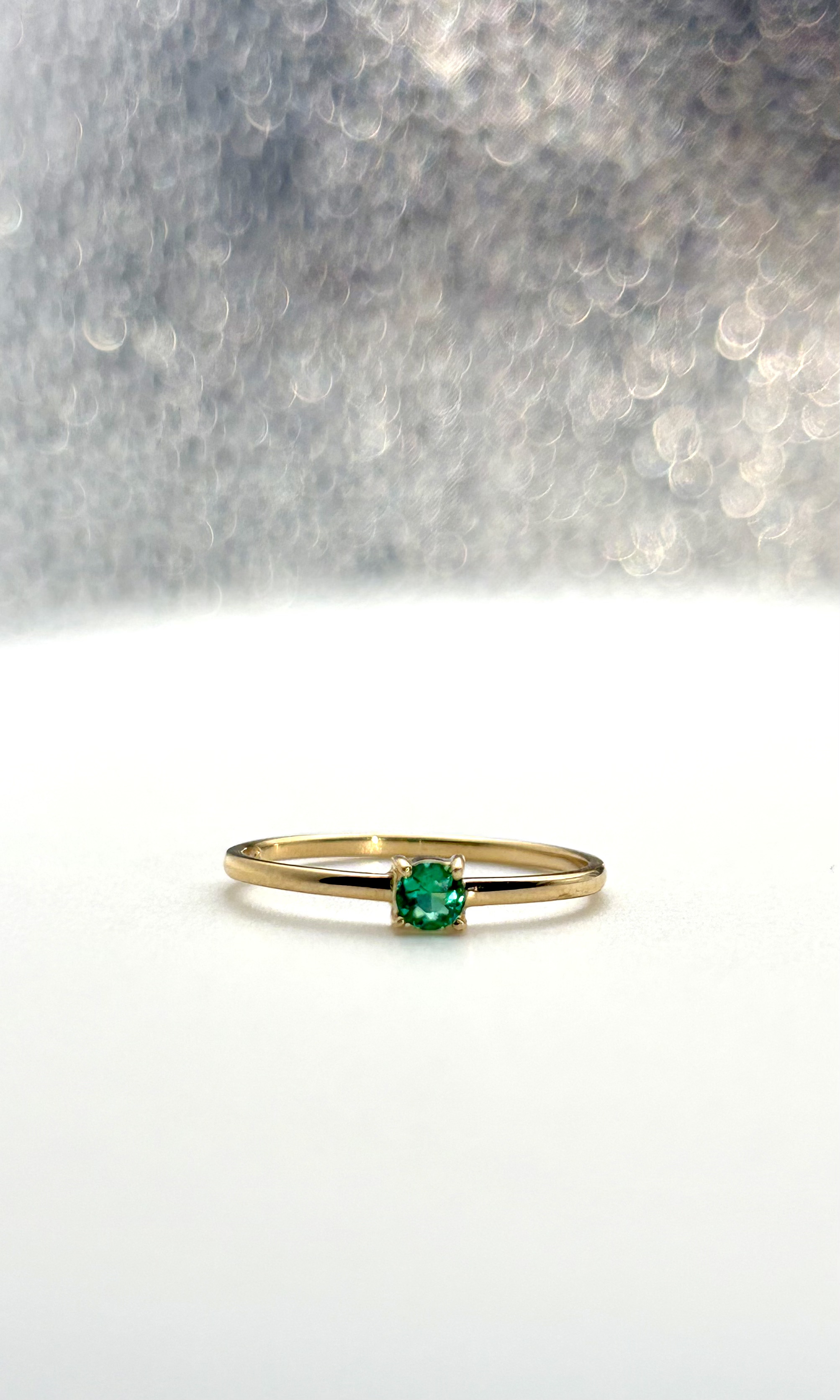 Anillo Esmeralda Redonda