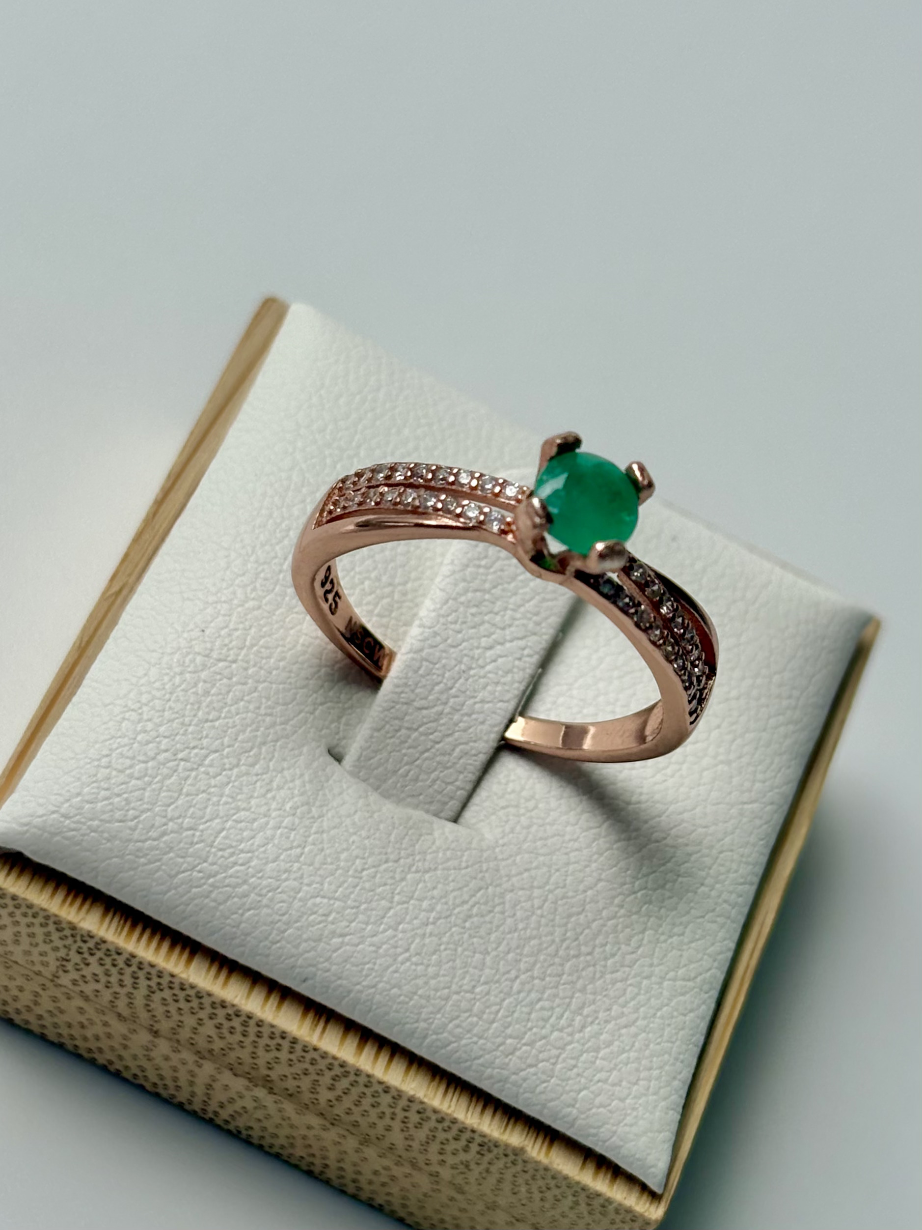 Anillo Esmeralda Con Oro Rosa
