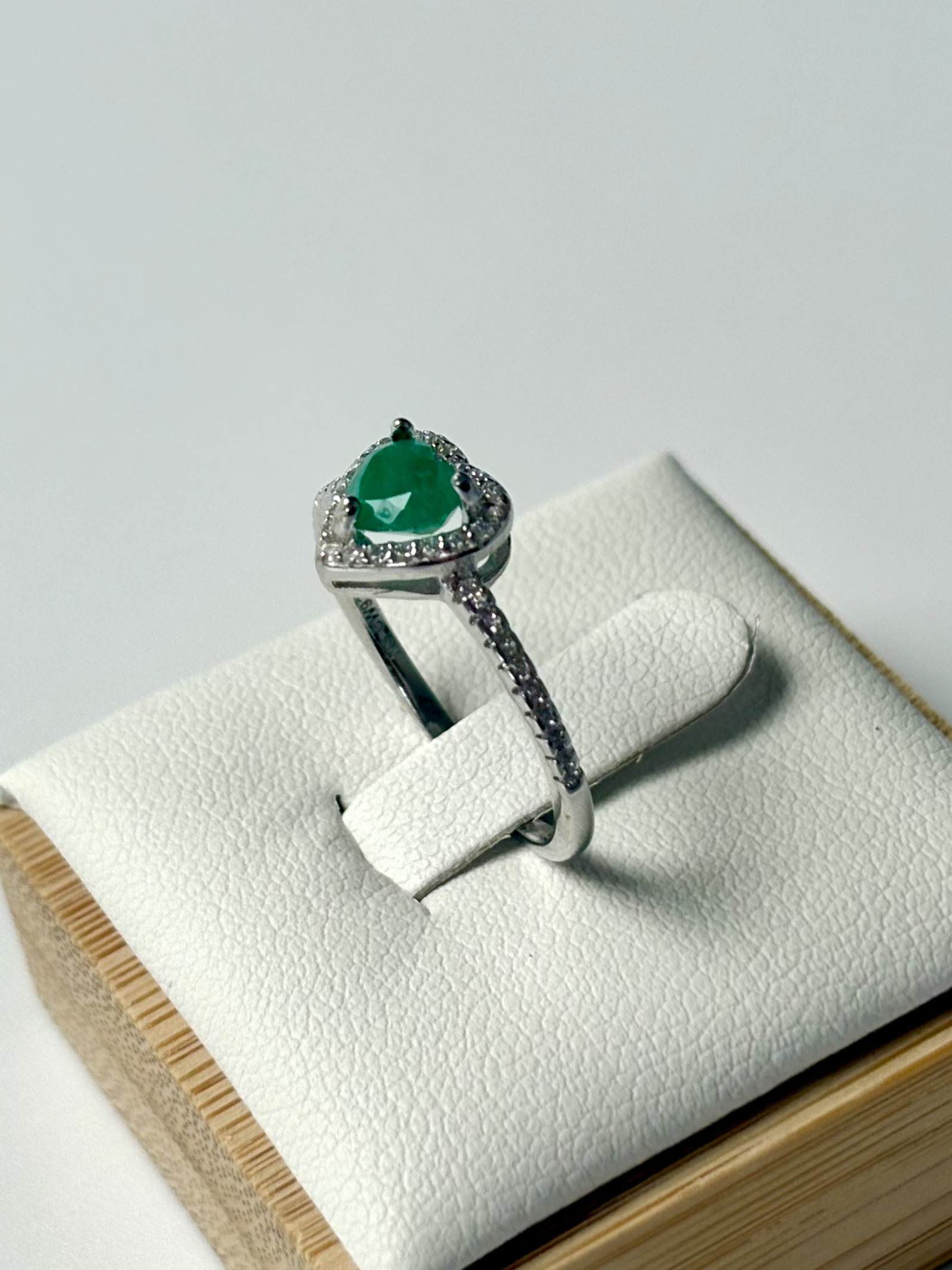 Anillo Esmeralda Corazón -Plata