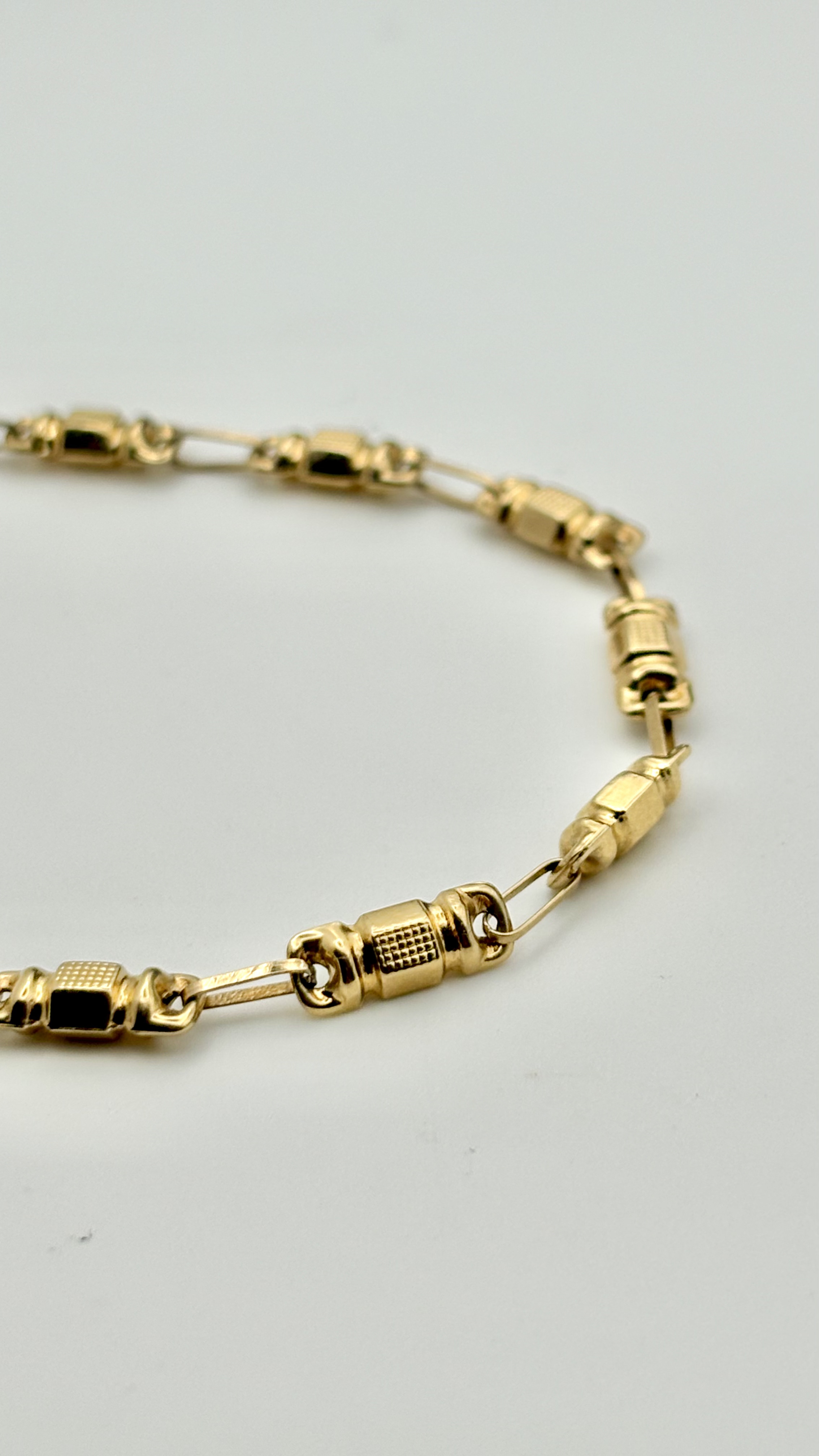Pulsera de eslabones dorados