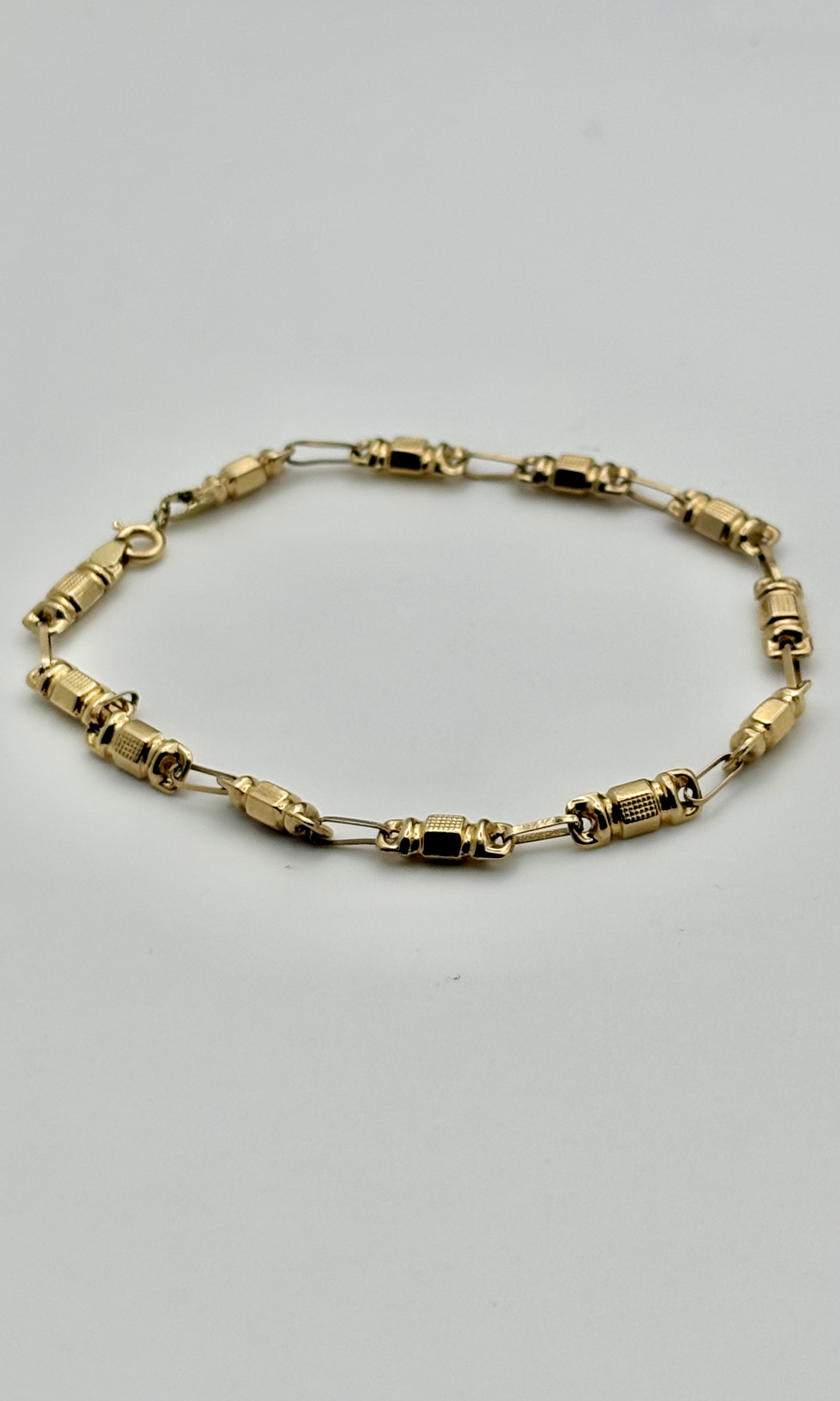 Pulsera de eslabones dorados