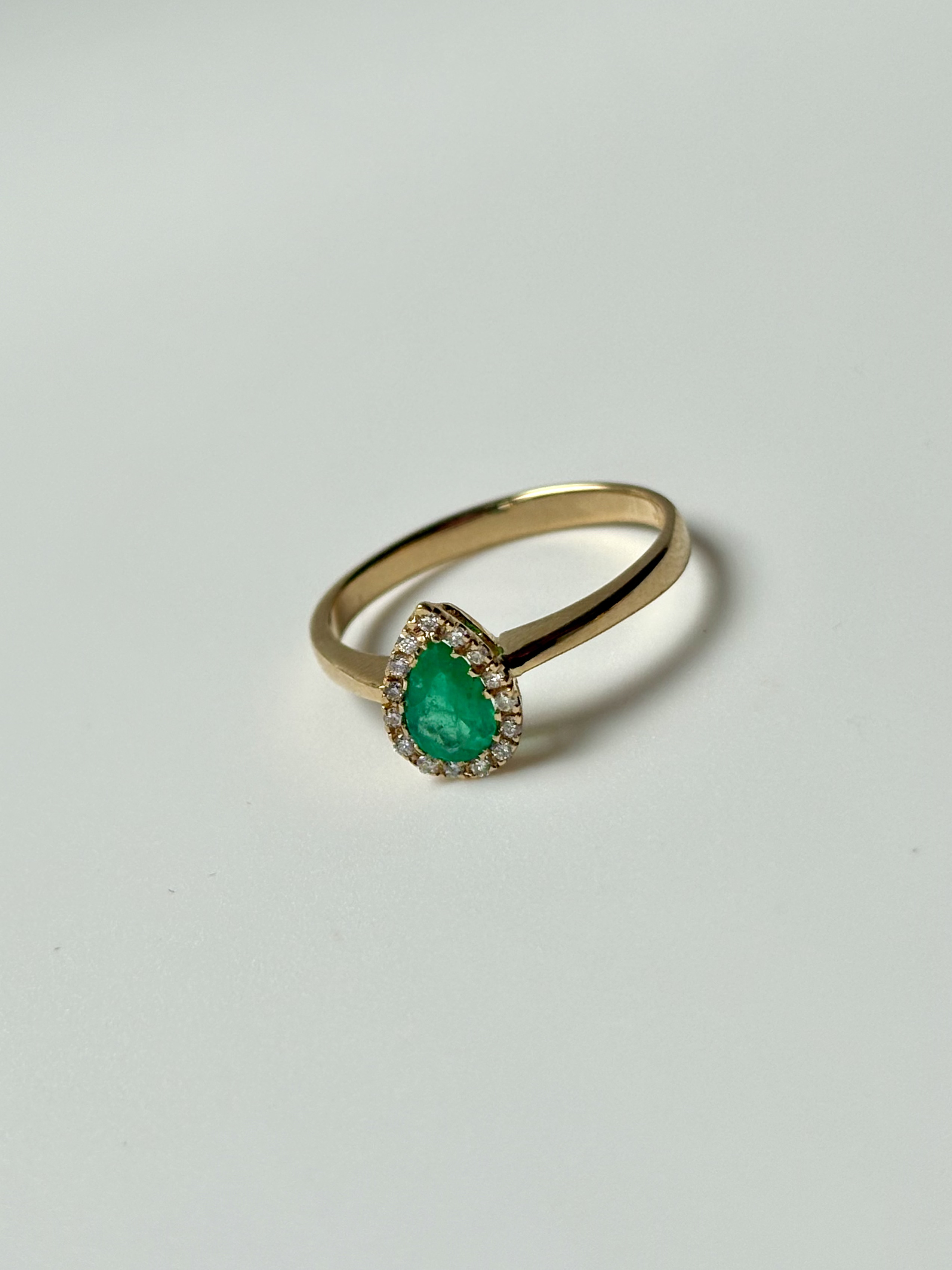 Anillo Lágrima Esmeralda Y Diamantes