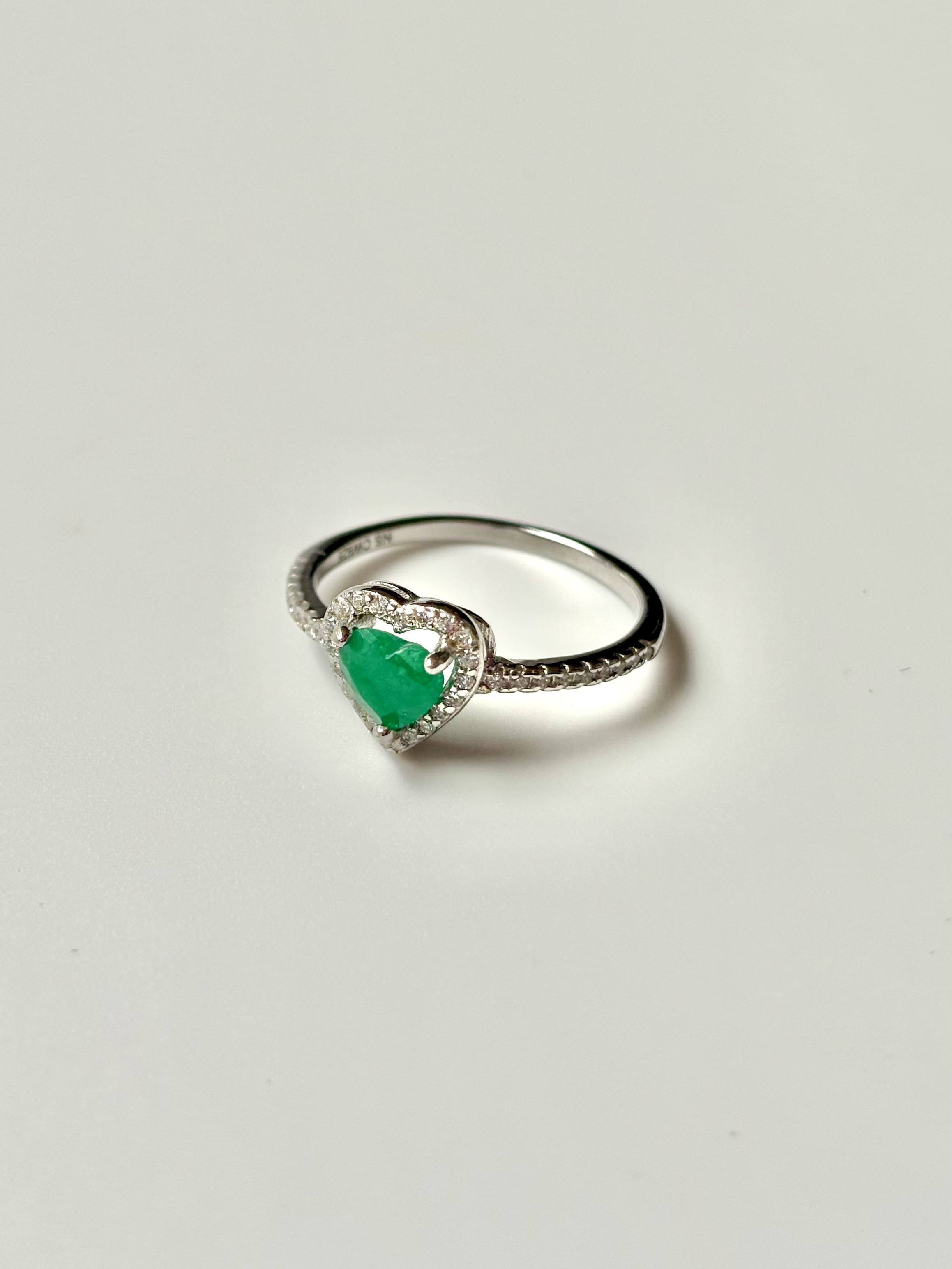 Anillo Esmeralda Corazón -Plata