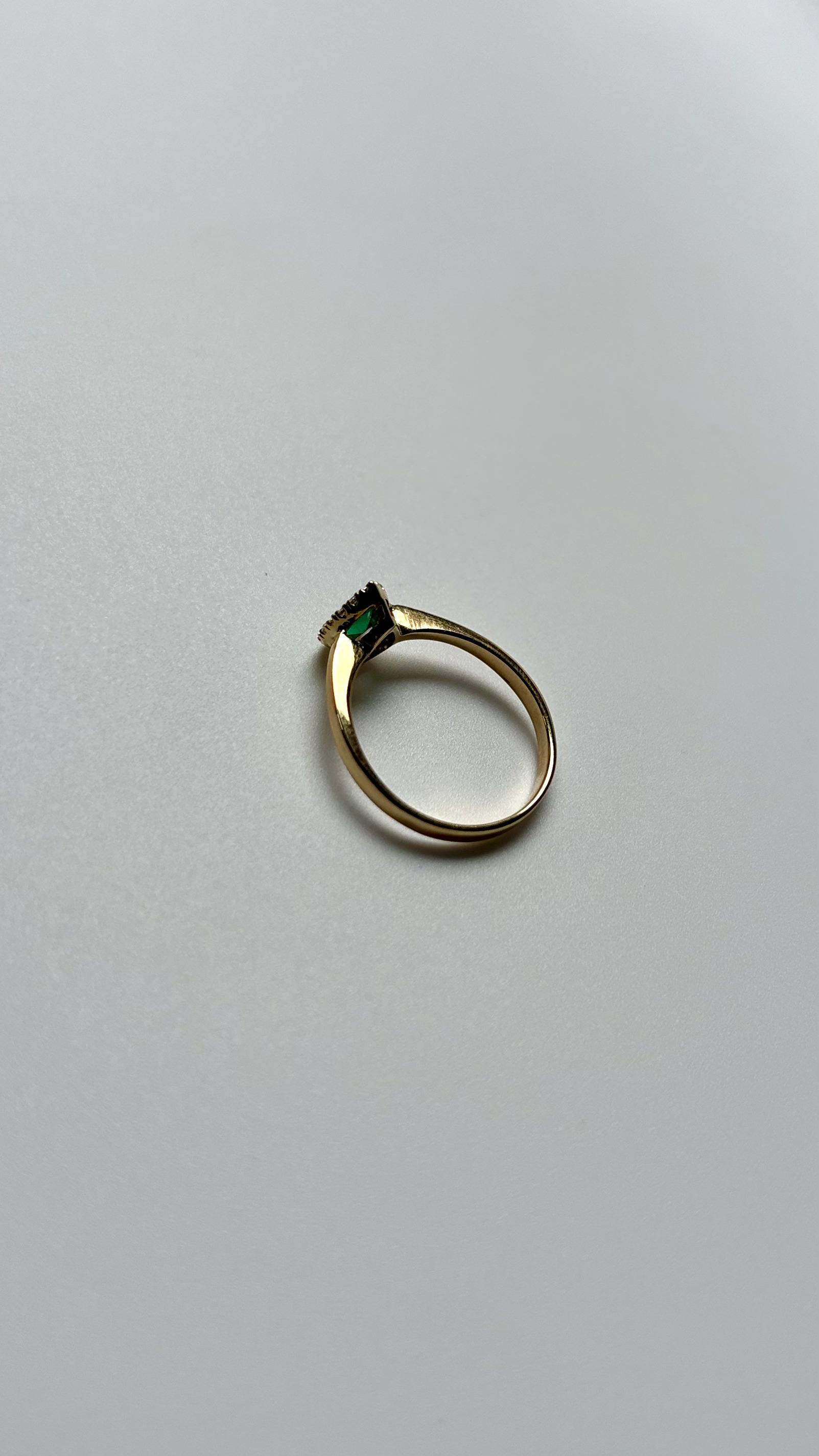 Anillo Lágrima Esmeralda Y Diamantes