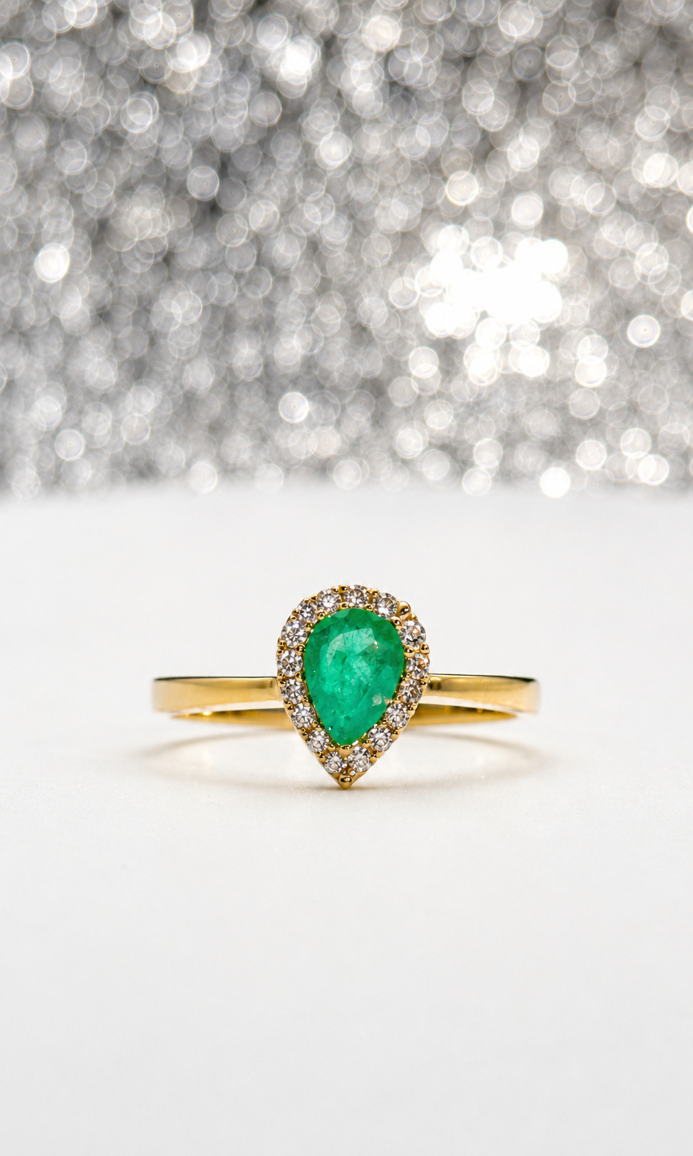 Anillo Lágrima Esmeralda Y Diamantes
