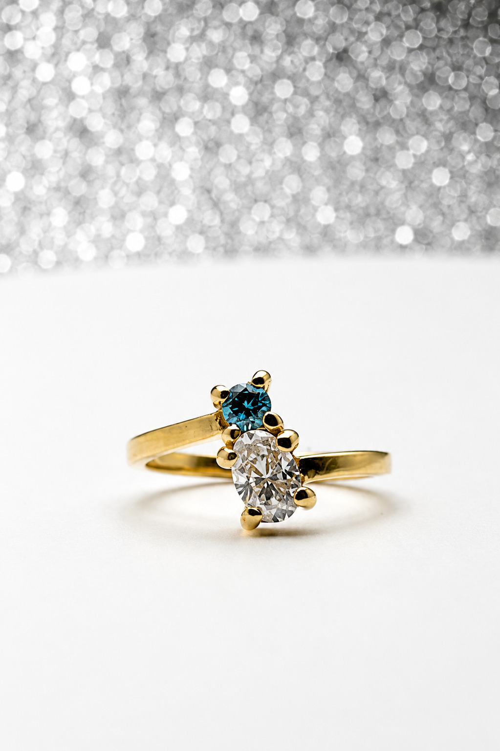 Anillo de Diamante Azul