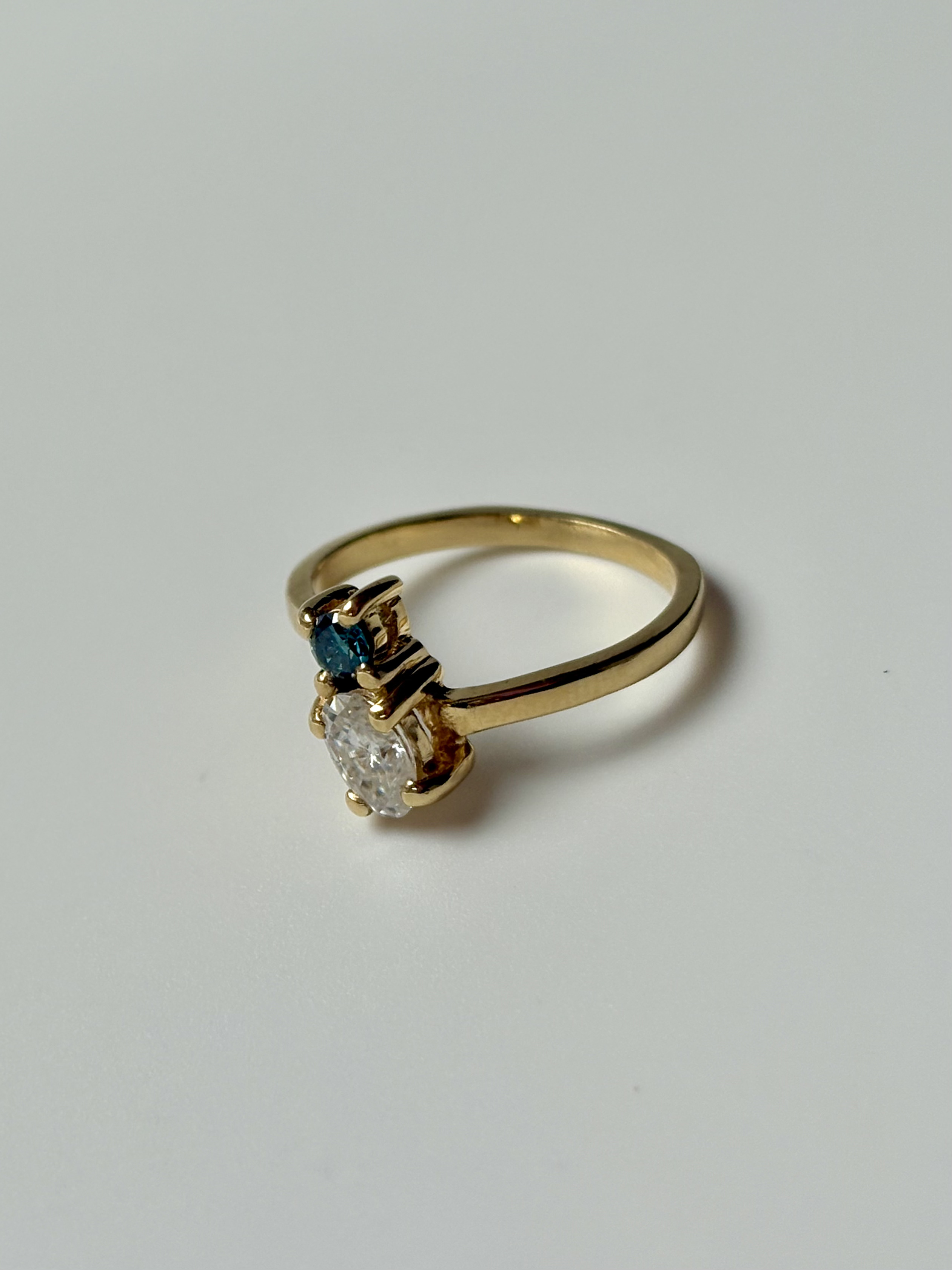 Anillo de Diamante Azul