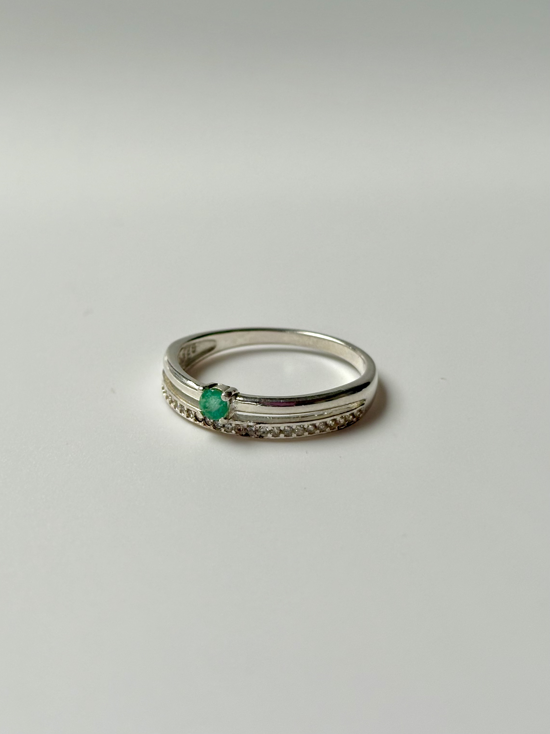 Anillo Esmeralda Redonda Y Circones