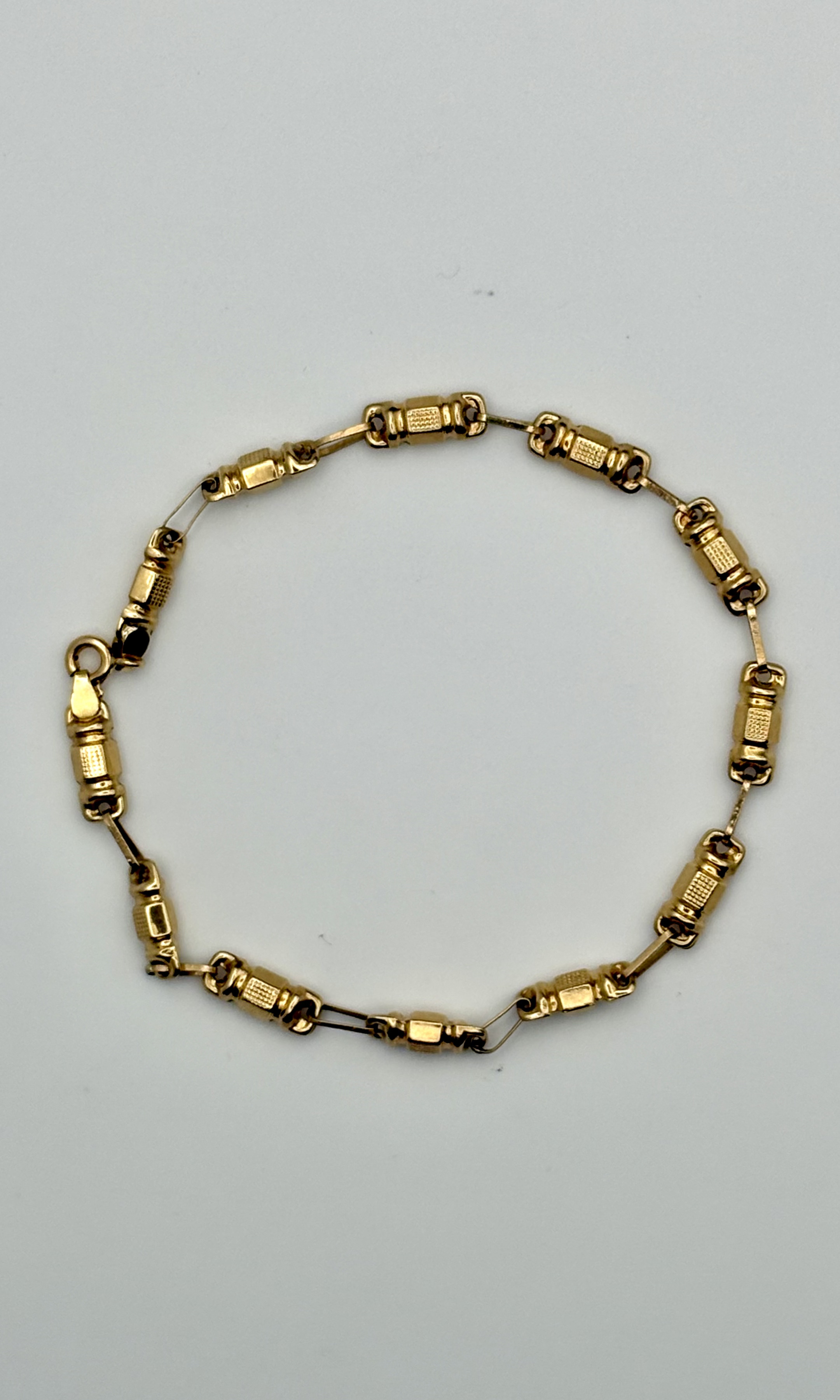 Pulsera de eslabones dorados