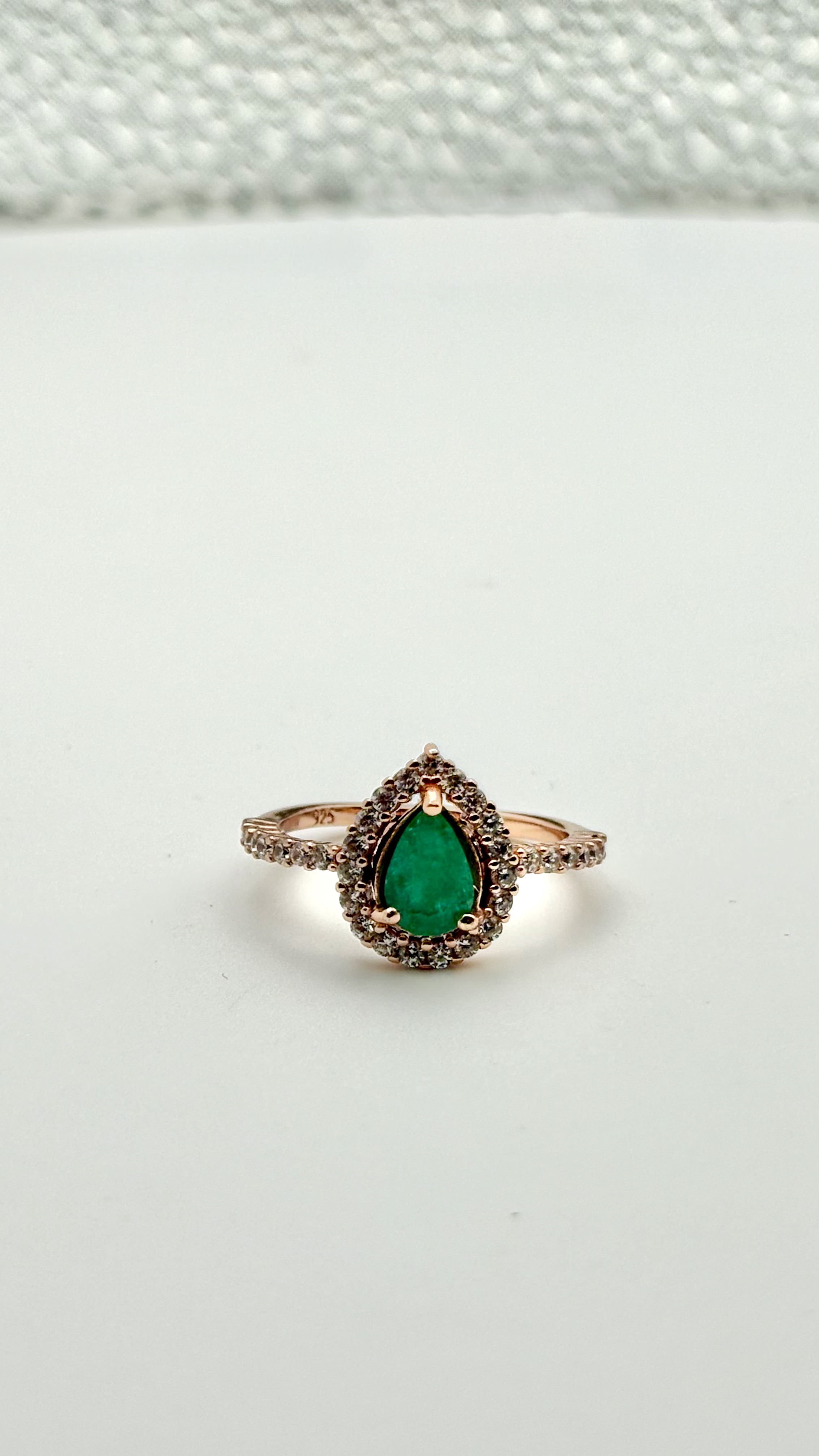 Anillo Lágrima Esmeralda