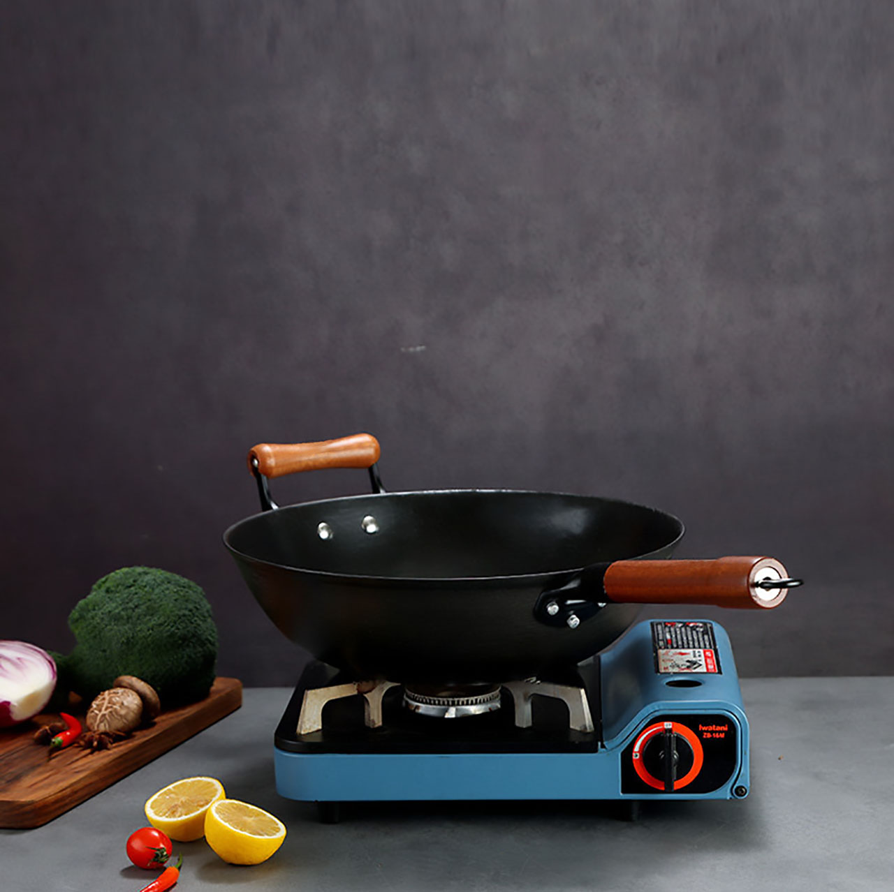 Soyuen Pre-Seasoned 13.4" Lightweight Cast Iron Wok