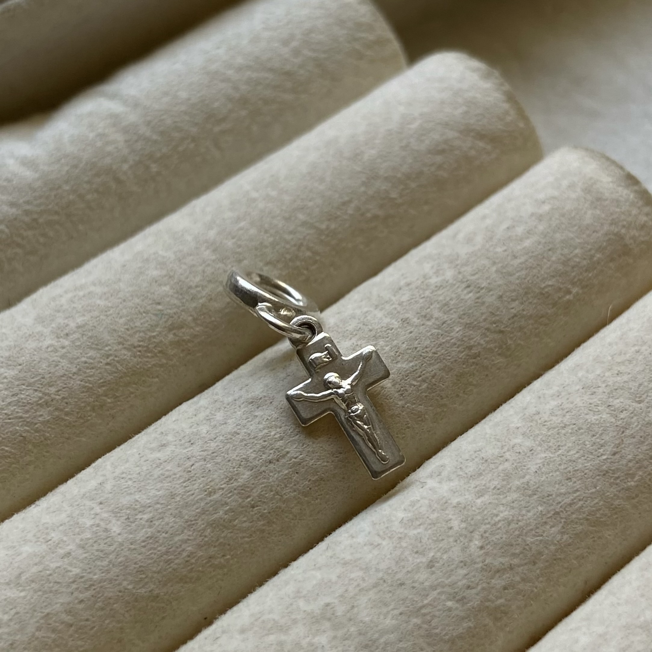 Berloque crucifixo 