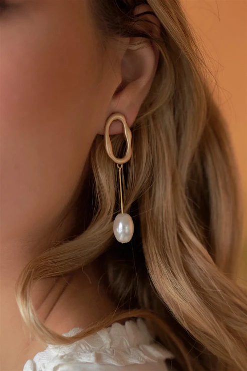 Elegant Gold Pearl Drop Earrings