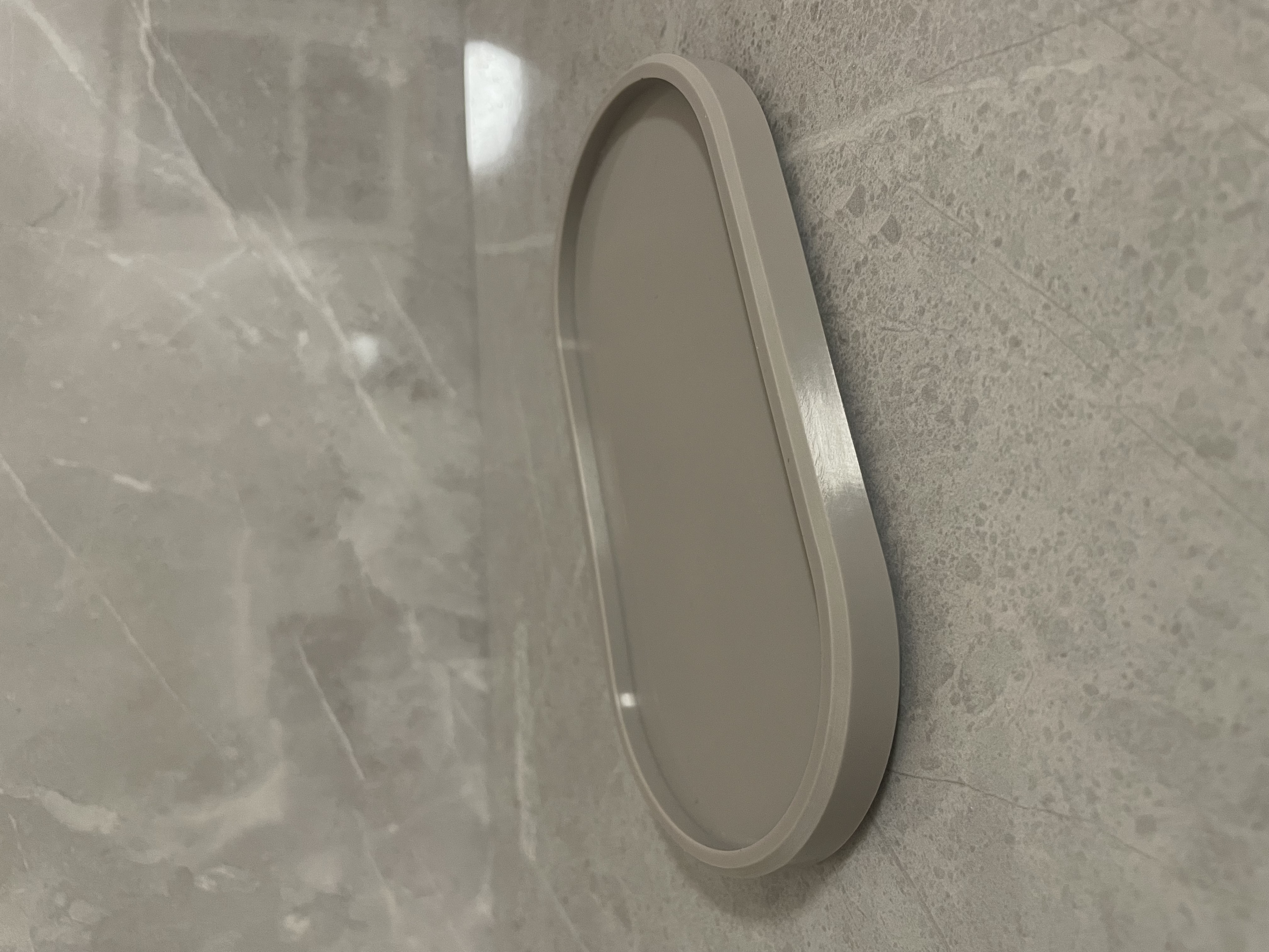 DAILY DOCK SMOOTH – Alltagsschale aus Epoxidharz mit Anti-Rutsch-Füßen (175 × 94 × 13 mm)