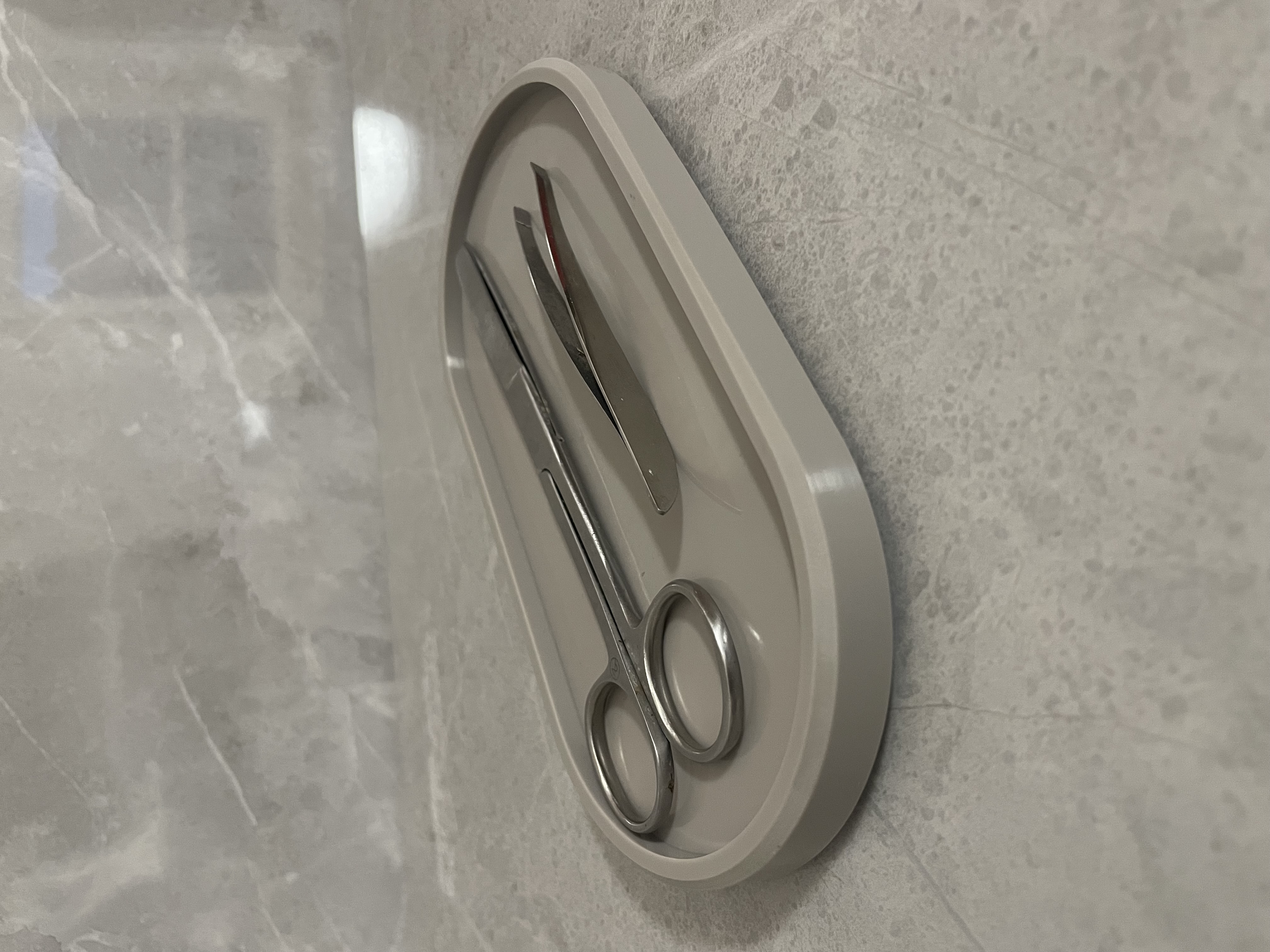 DAILY DOCK SMOOTH – Alltagsschale aus Epoxidharz mit Anti-Rutsch-Füßen (175 × 94 × 13 mm)