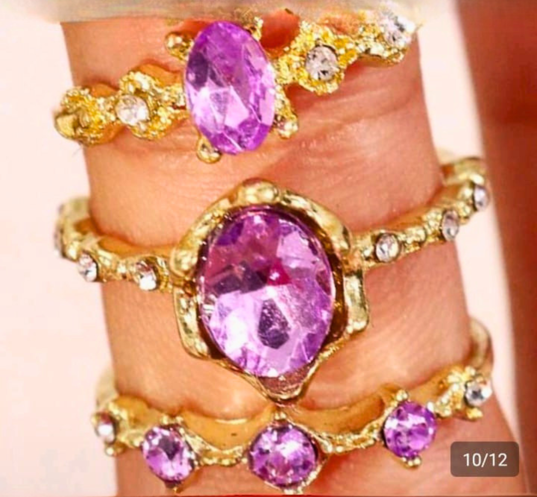 Conjunto de Anéis Dourados com Cristais rosas