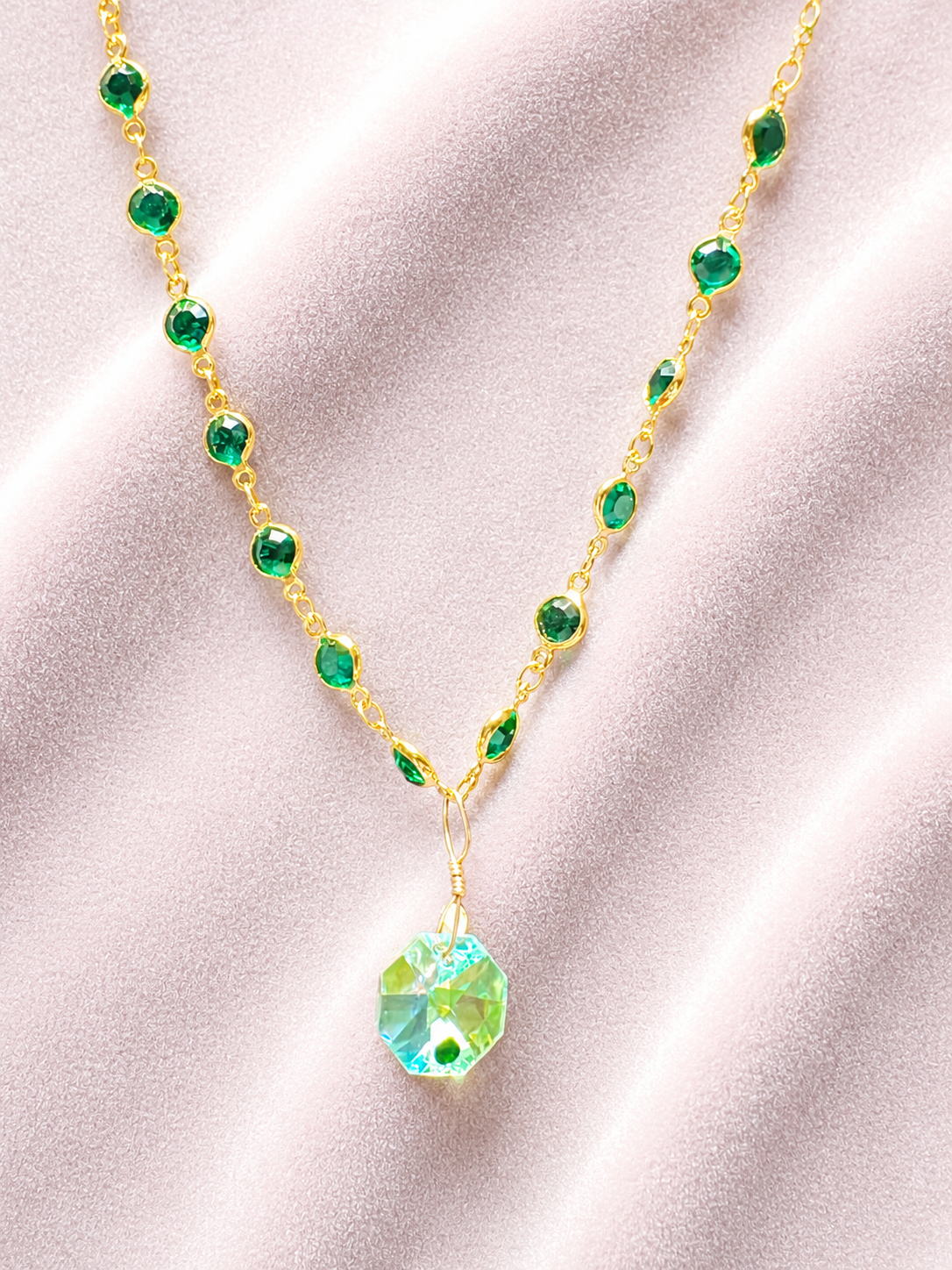 Collier en Chaîne de Pull avec Cristal Attrape-Soleil et Détails en Cuivre