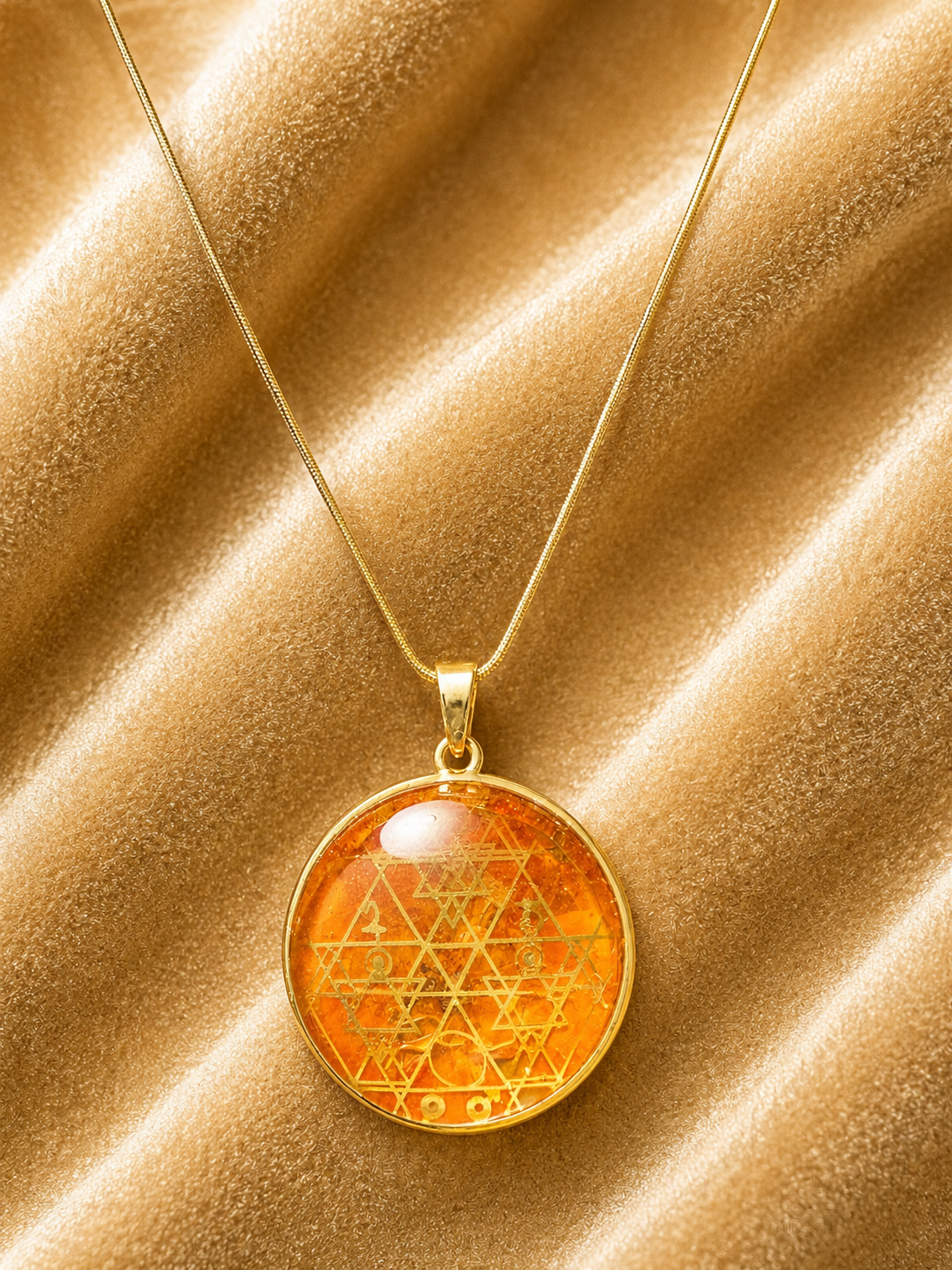 Pendentif en verre – Design géométrique et fleurs séchées