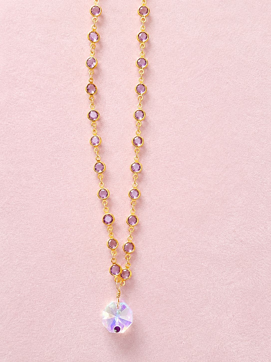 Collier en Chaîne de Pull avec Cristal Attrape-Soleil et Détails en Cuivre