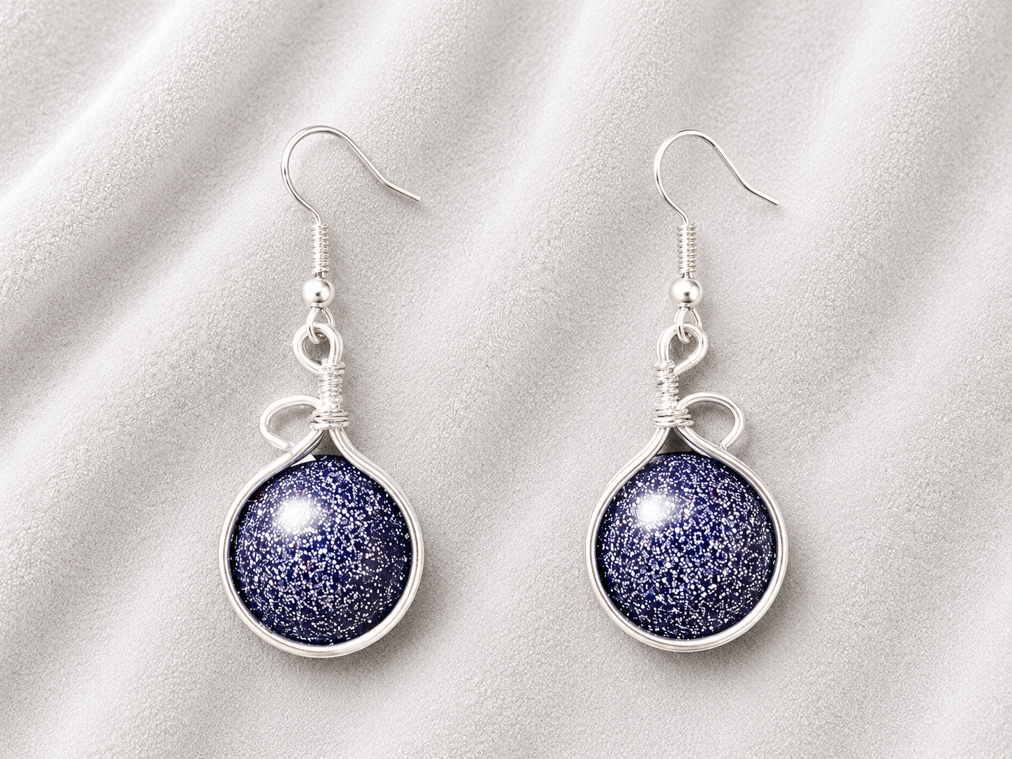 Boucles d'Oreilles Élégance Nocturne – Aluminium et Résine Époxy