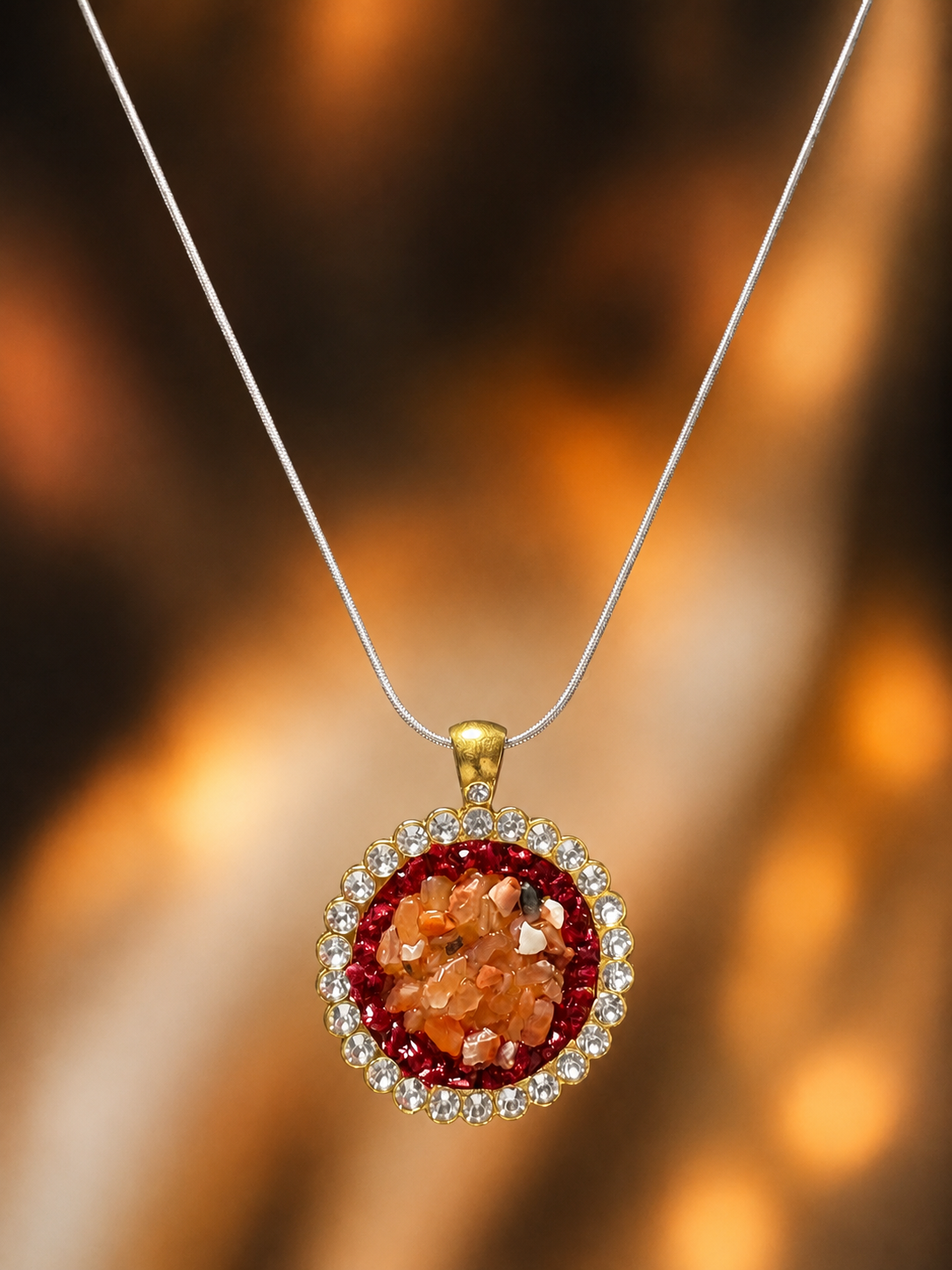 Pendentif Scintillent fait de Verres Cassés et de Pierre Naturelle Agathe Rouge 