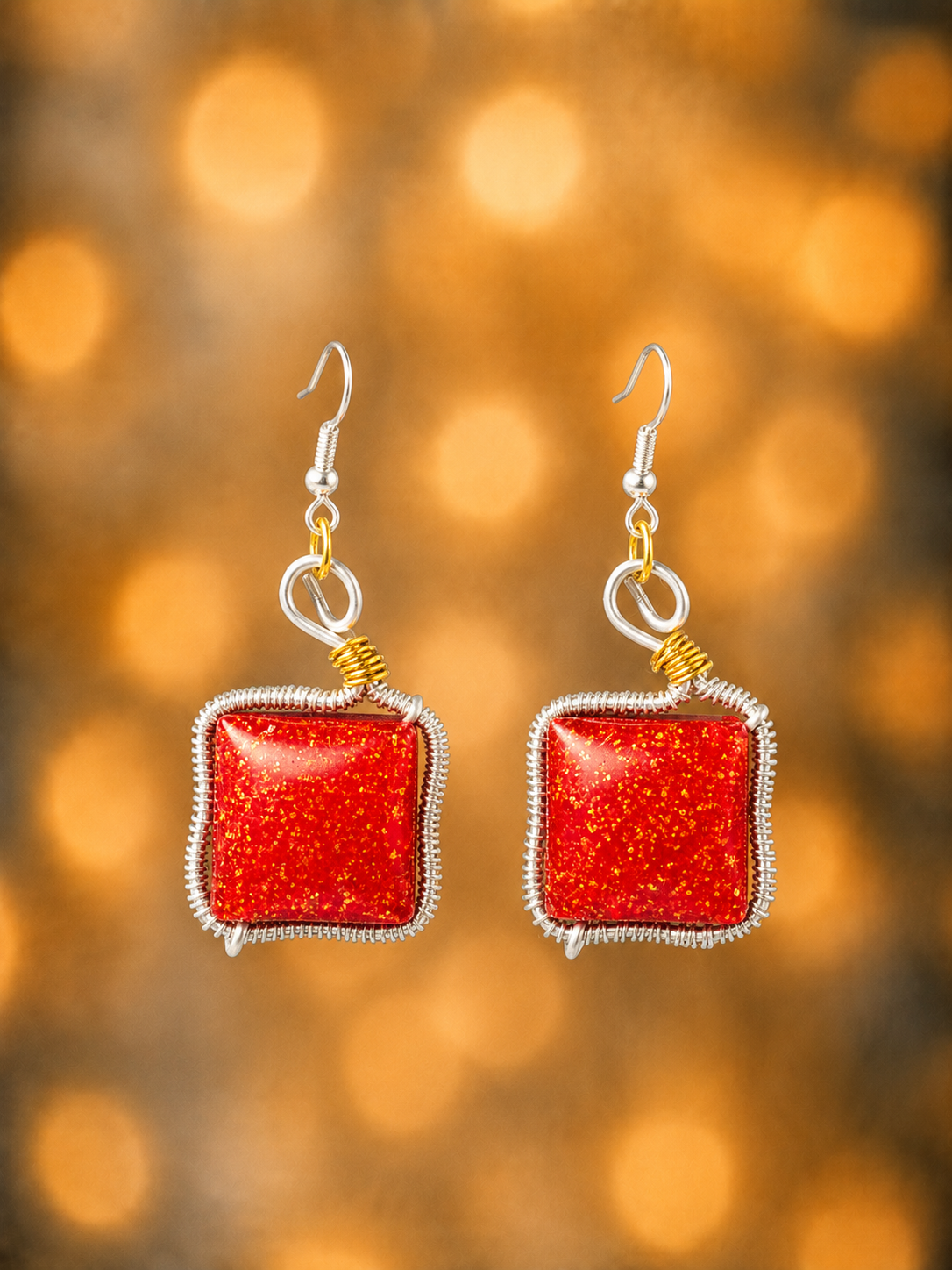Boucles d’oreilles carrées en résine époxy, aluminium et fil de cuivre doré