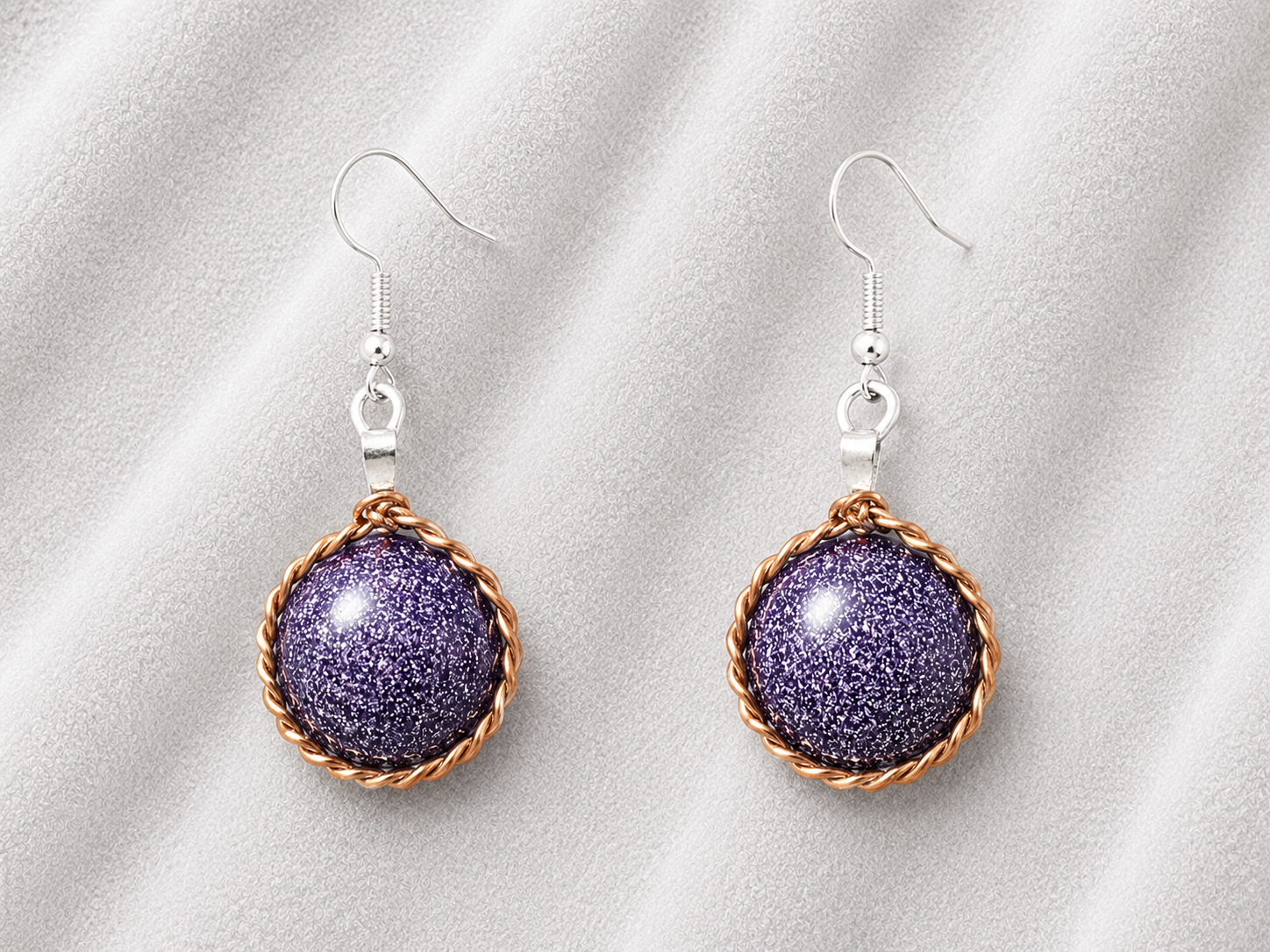 Boucles d'Oreilles Cuivrée Stellaire – Cuivre Torsadé et Résine Époxy