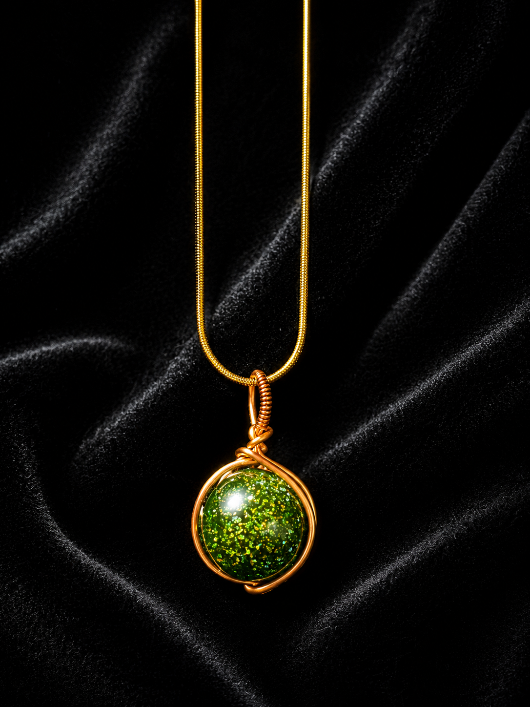 Pendentif en Fil De Cuivre et Résine Époxy Verte