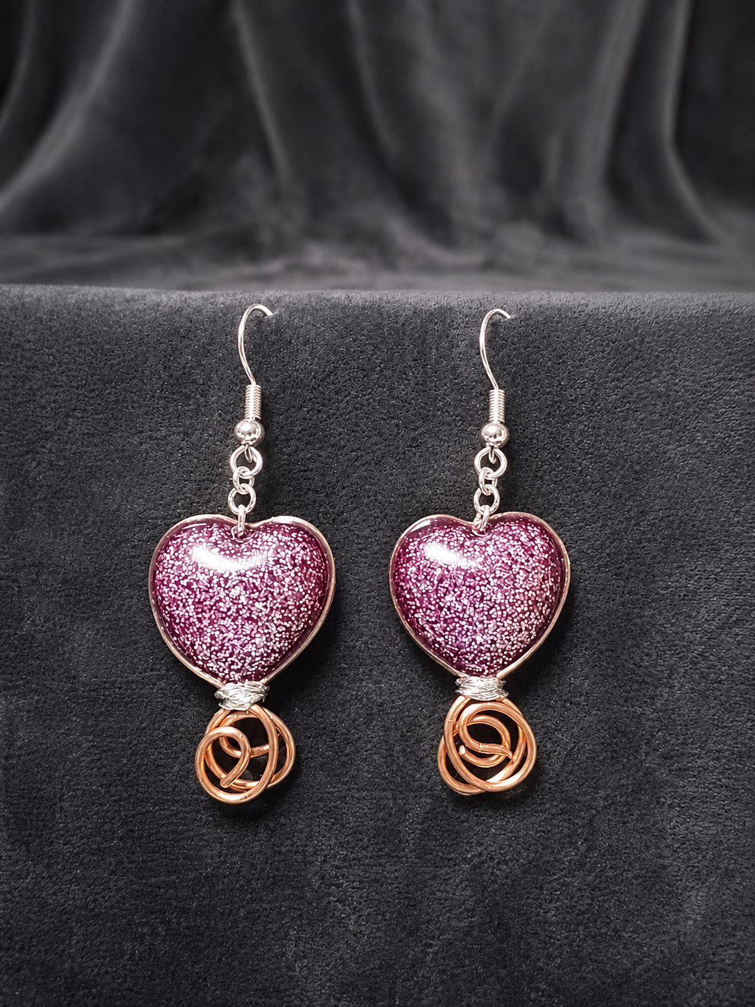 Boucles d'Oreilles Cœur en Résine Époxy et Fil De Cuivre