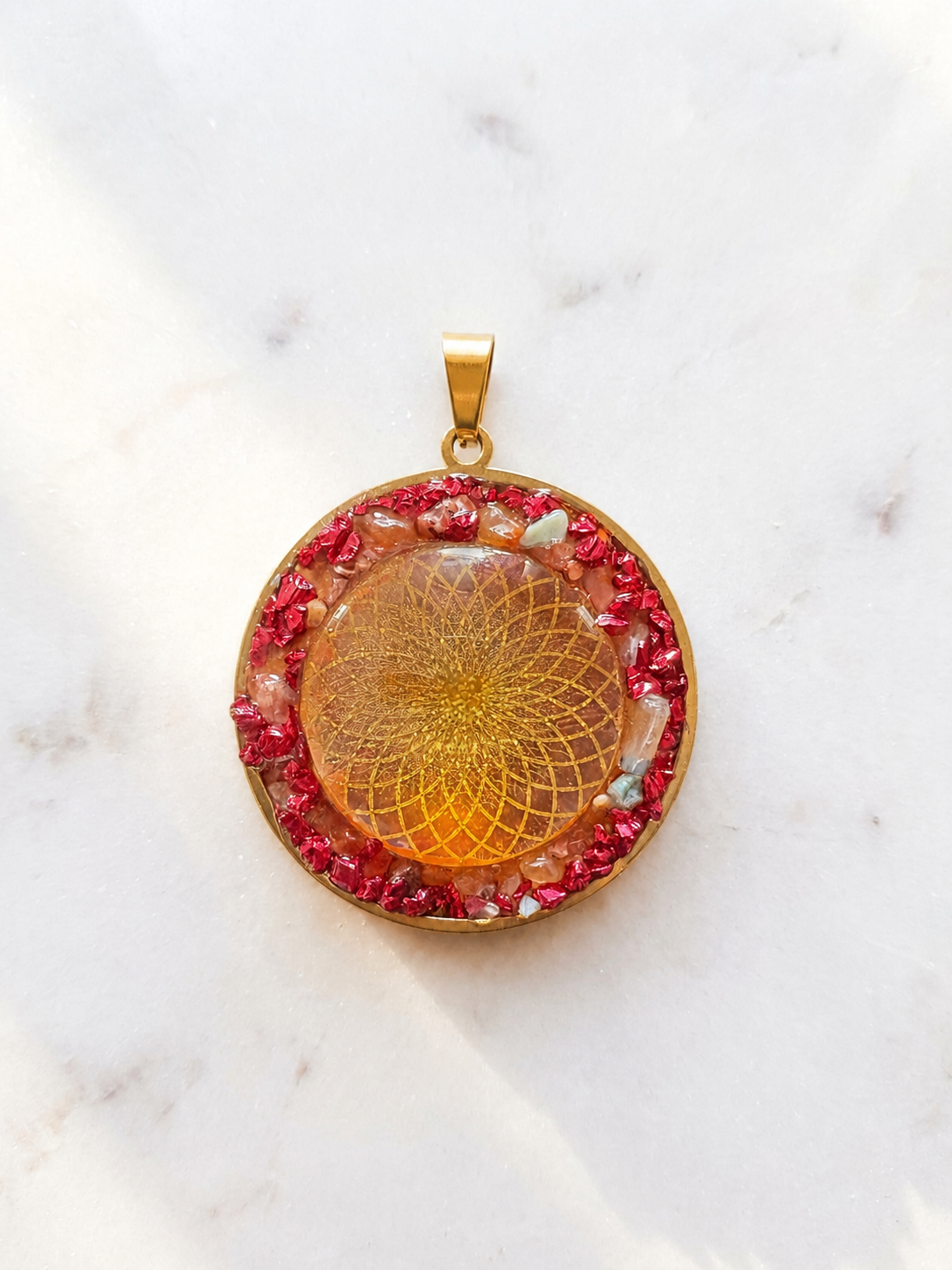 Pendentif Mandala en Verre Holographique et Pierre Naturelle Agate Rouge