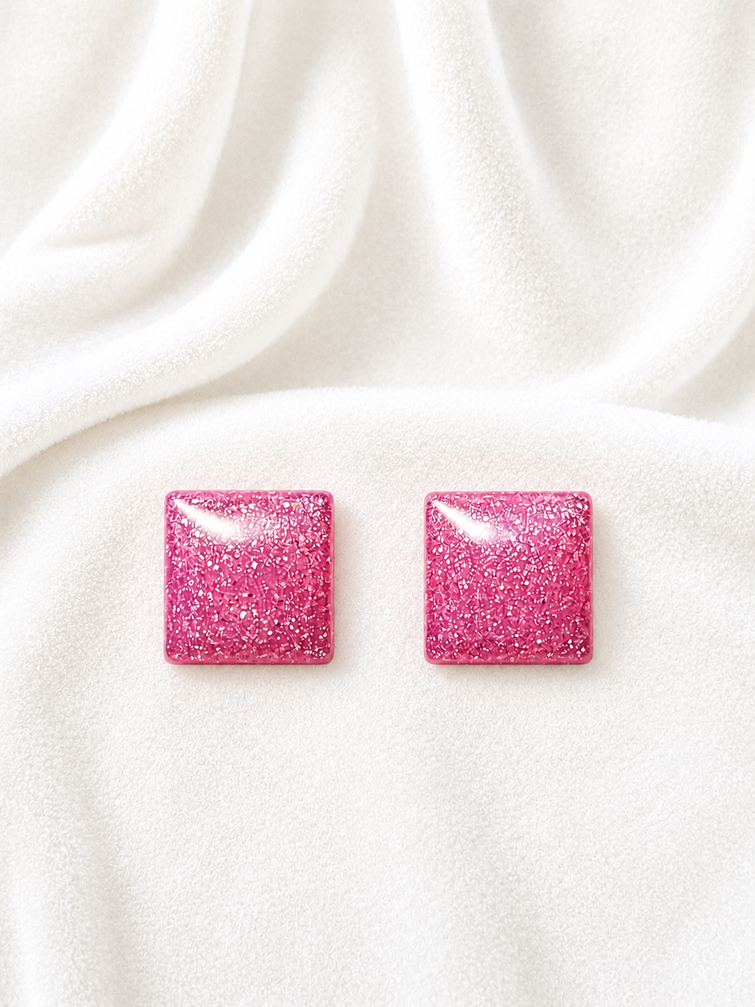 Boucles d'Oreilles Carrées en Résine Époxy Rose Scintillante