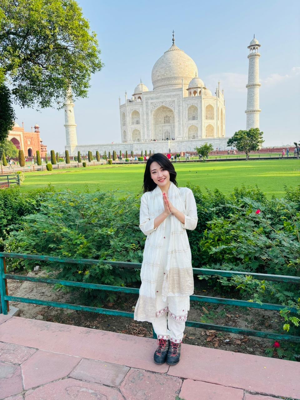 Taj Mahal and Agra Fort Guided Tour with Lunch