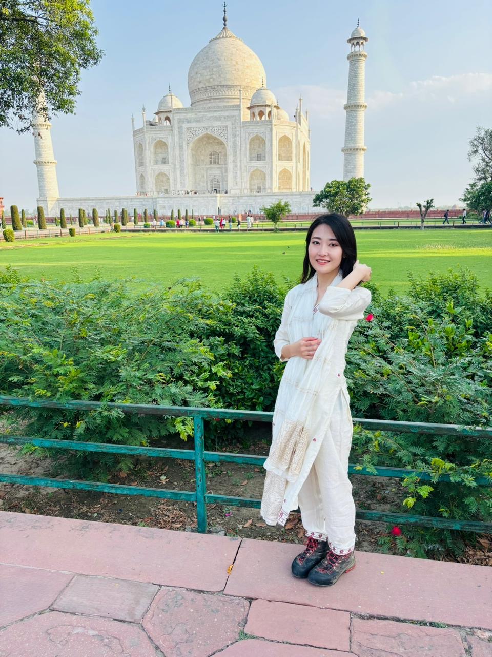 From Delhi: Taj Mahal Sunset and Sunrise Private Guided Tour