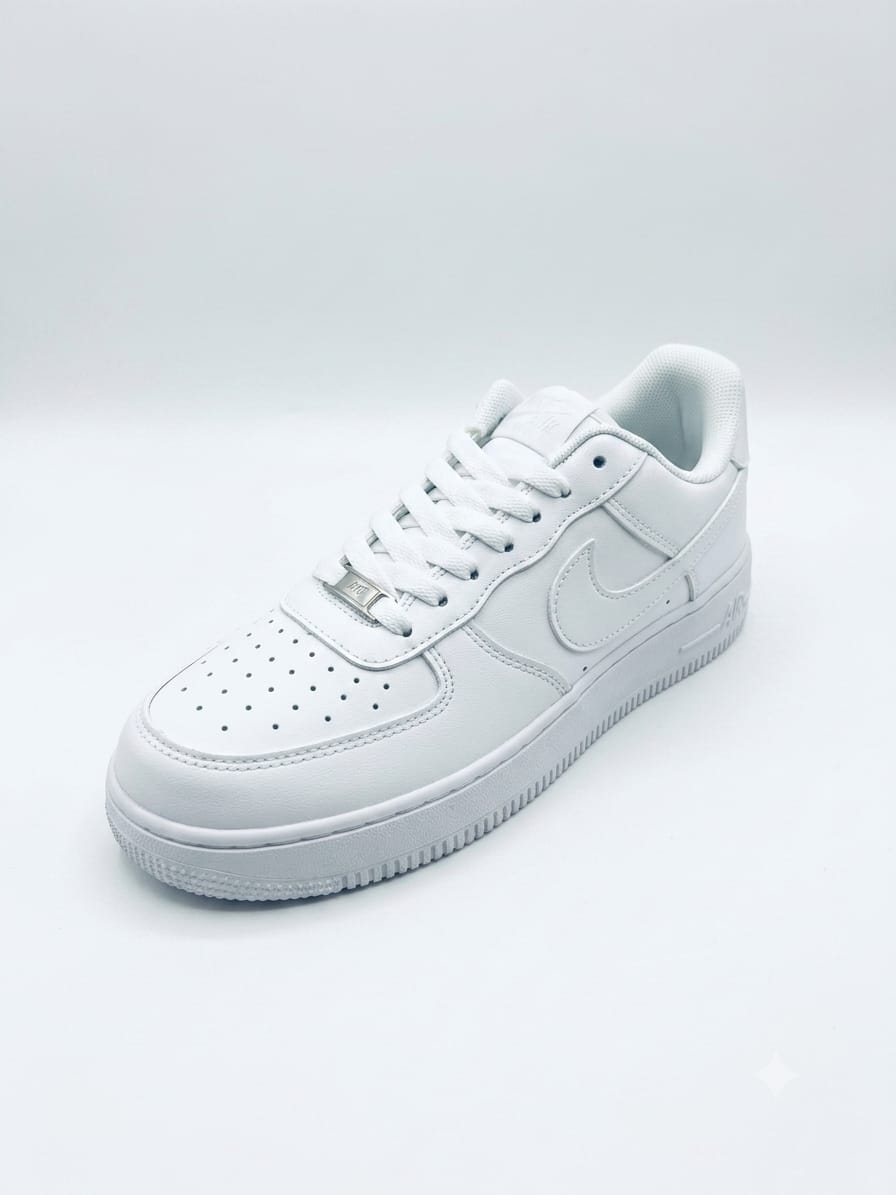NIKE AIR FORCE 1 TRIPLE WHITE