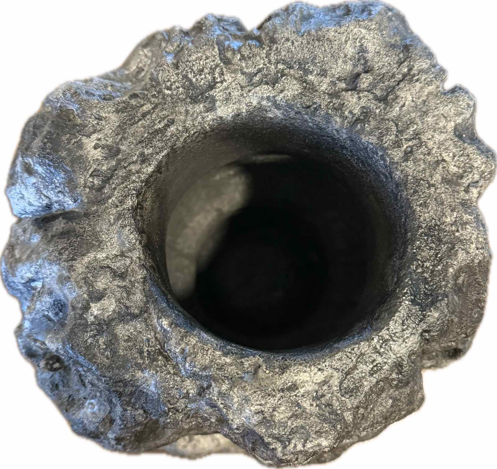 Skulptūrinė betoninė vaza sausoms šakoms - Objektas Nr. 00212