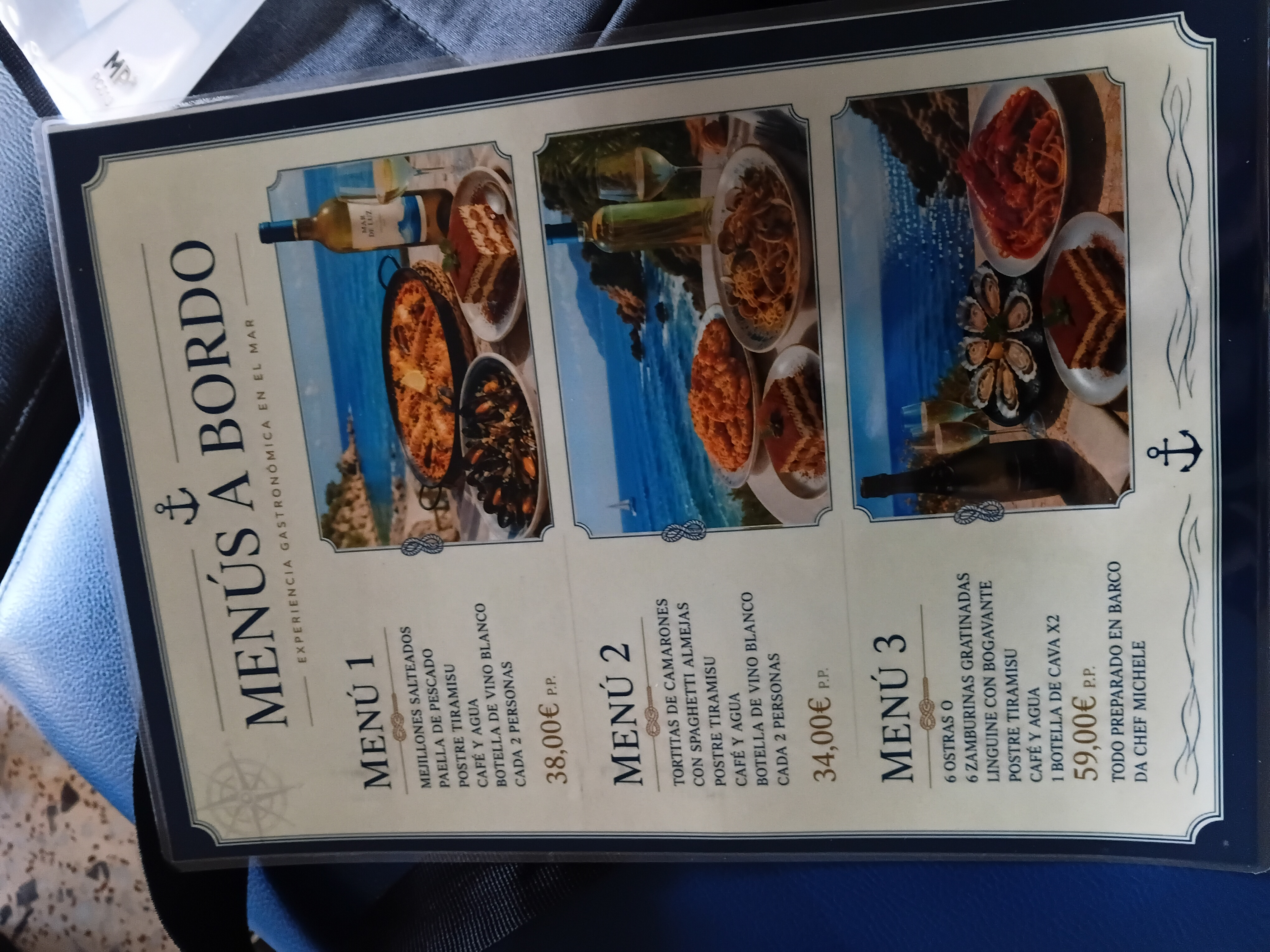 Excursión con almuerzo o cena preparados a bordo.