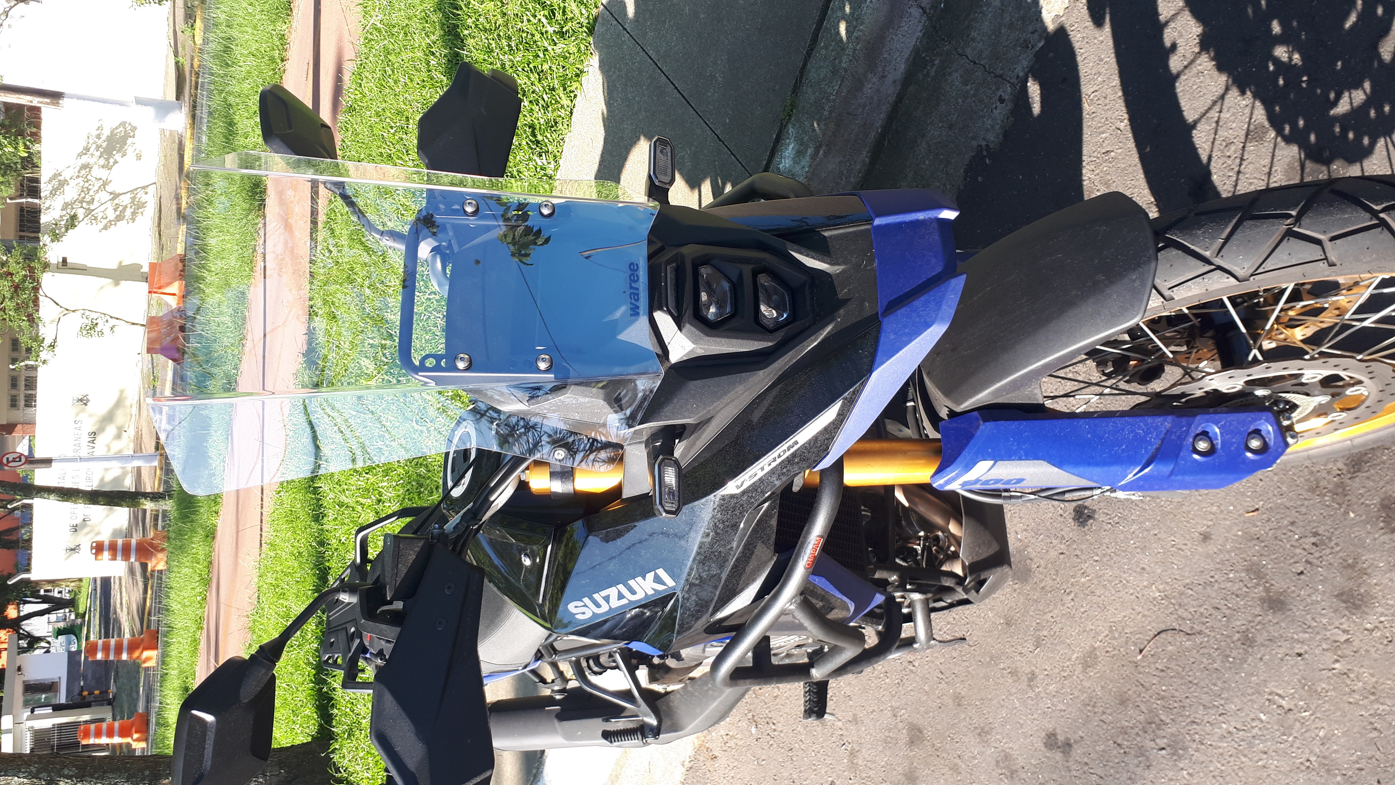 Bolha para-brisa alta M2 para VStrom 800 (serve nos dois mods) em policarbonato