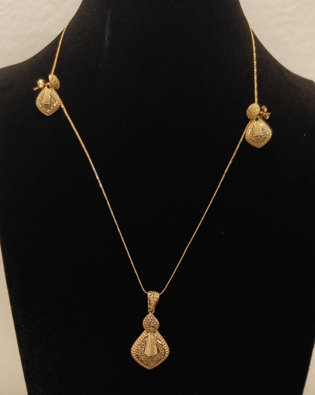 21K Gold Necklace and Earrings Set