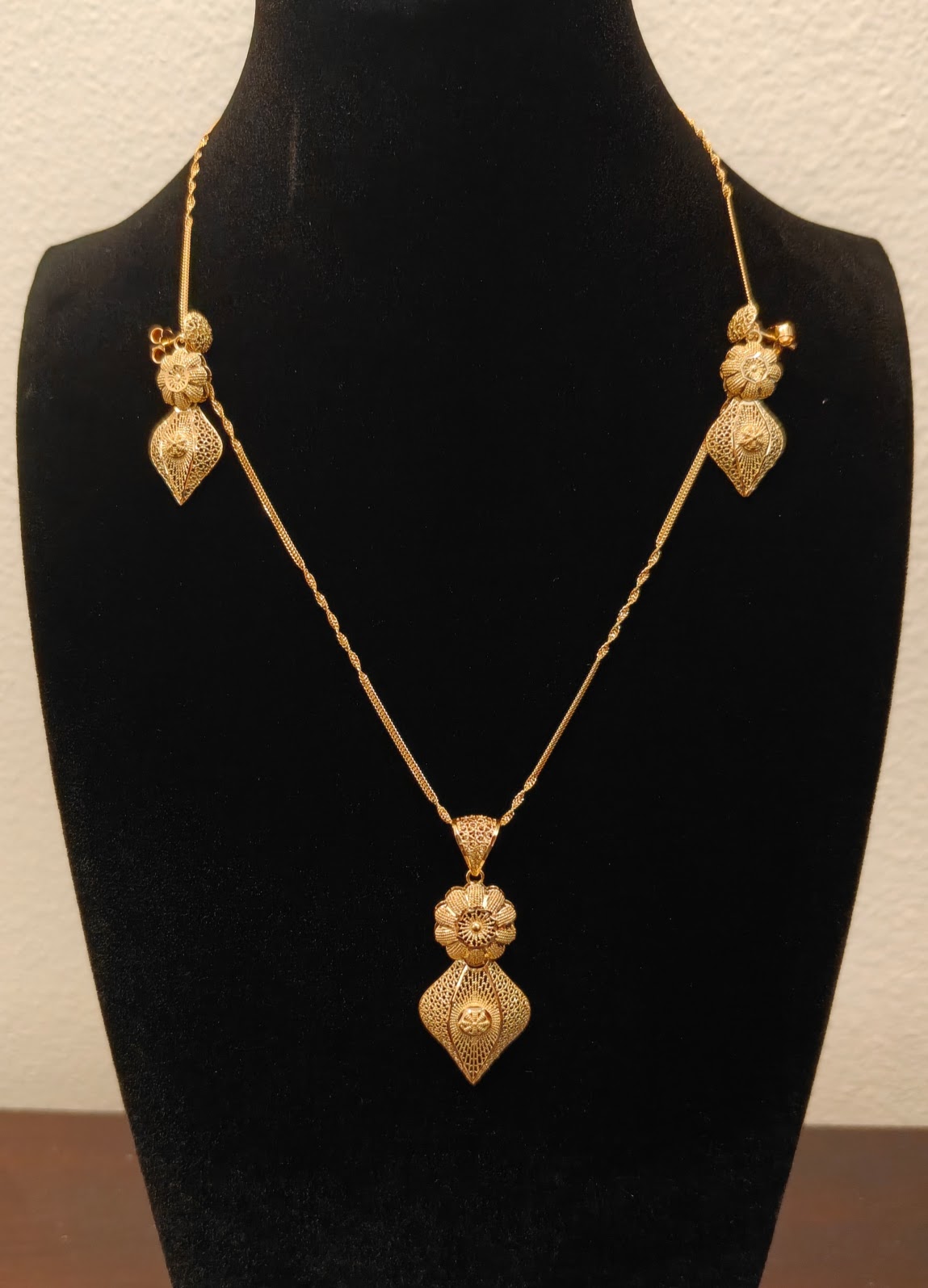 21K Gold Necklace and Earrings Set