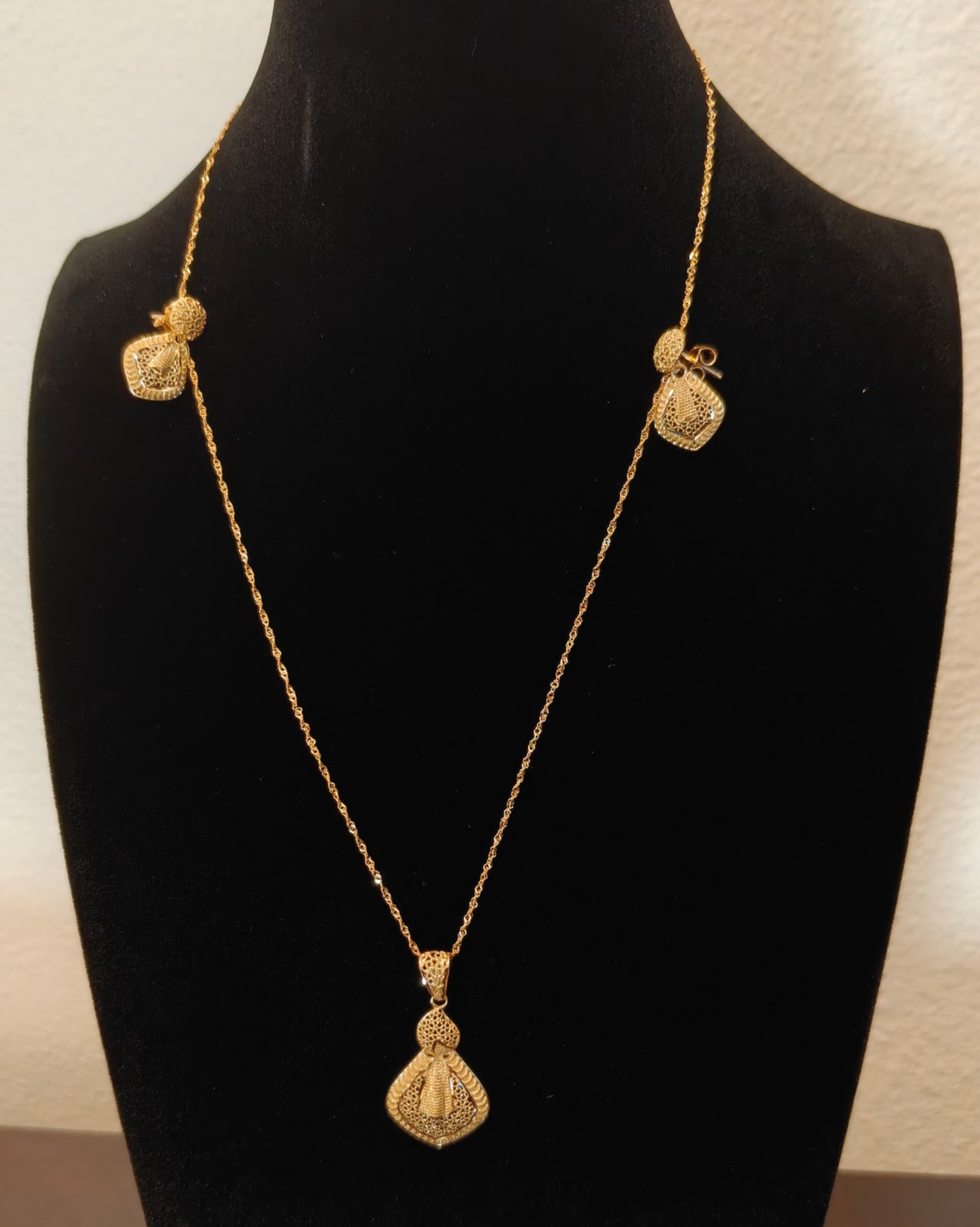 21K Gold Necklace and Earrings Set