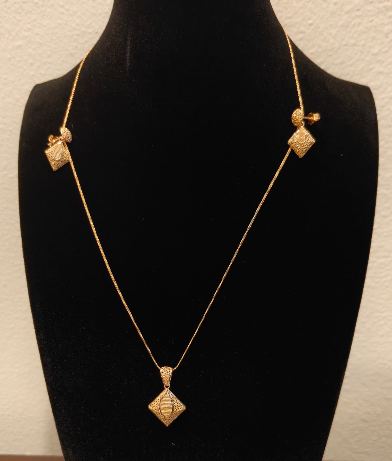 21K Gold Necklace and Earrings Set