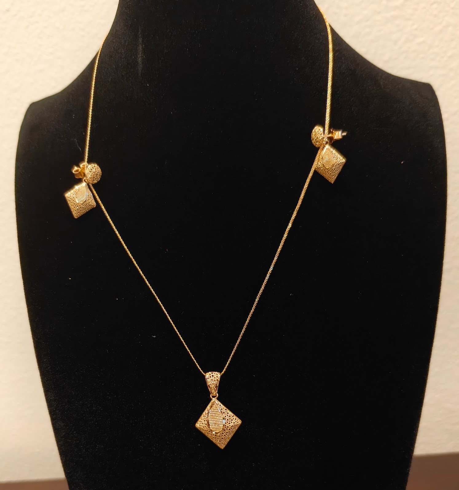 21K Gold Necklace and Earrings Set