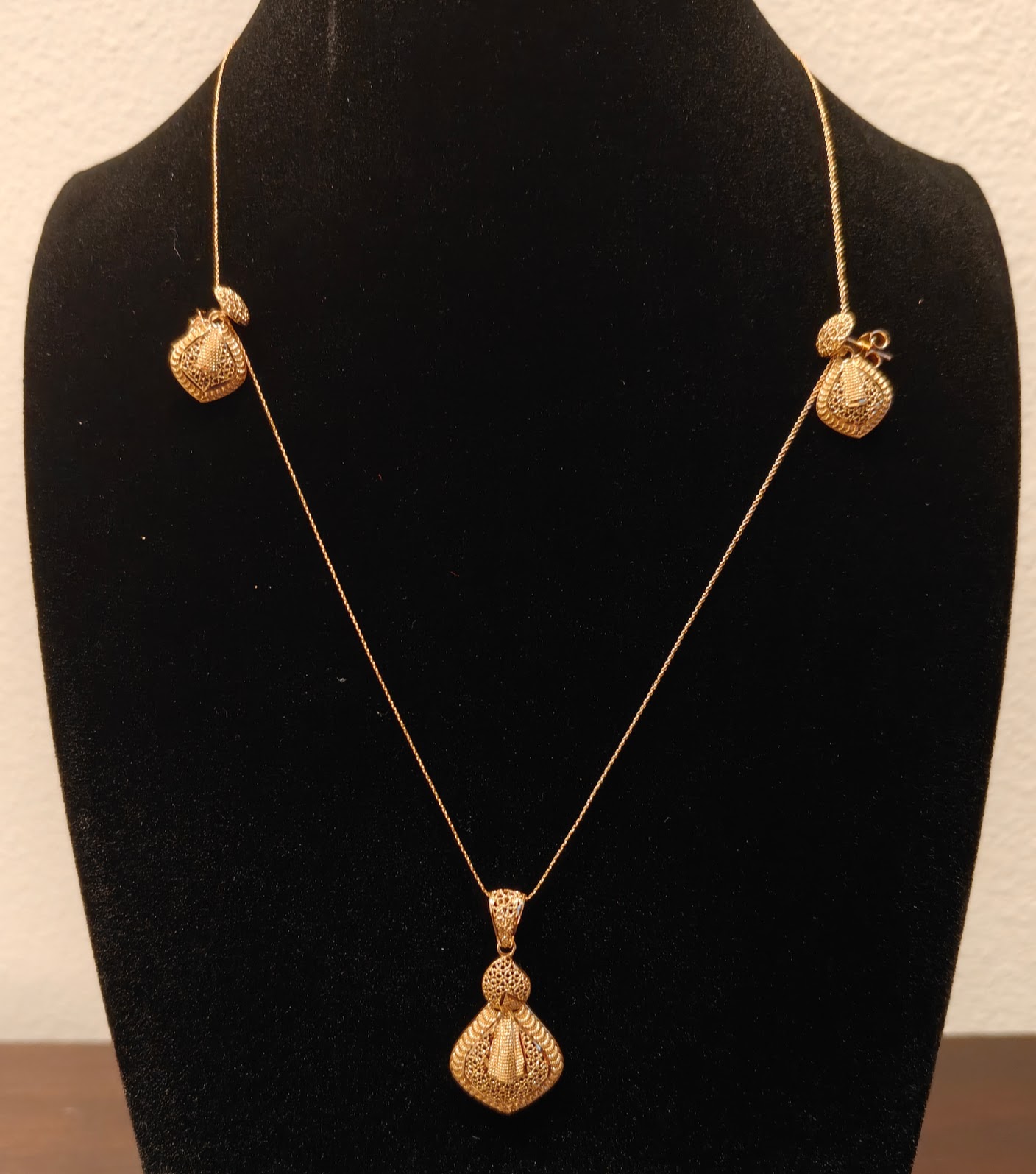 21K Gold Necklace and Earrings Set