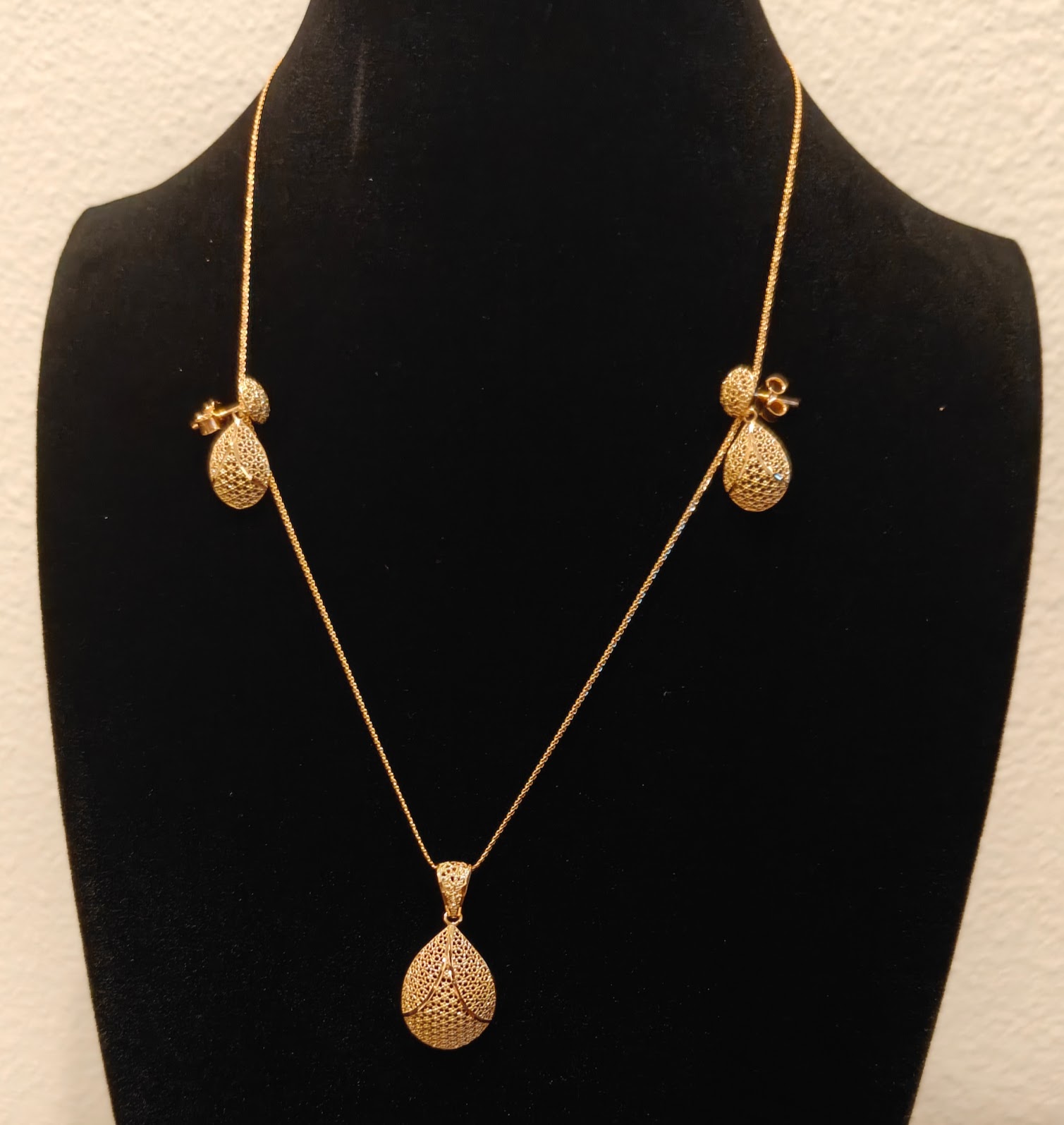 21K Gold Necklace and Earrings Set