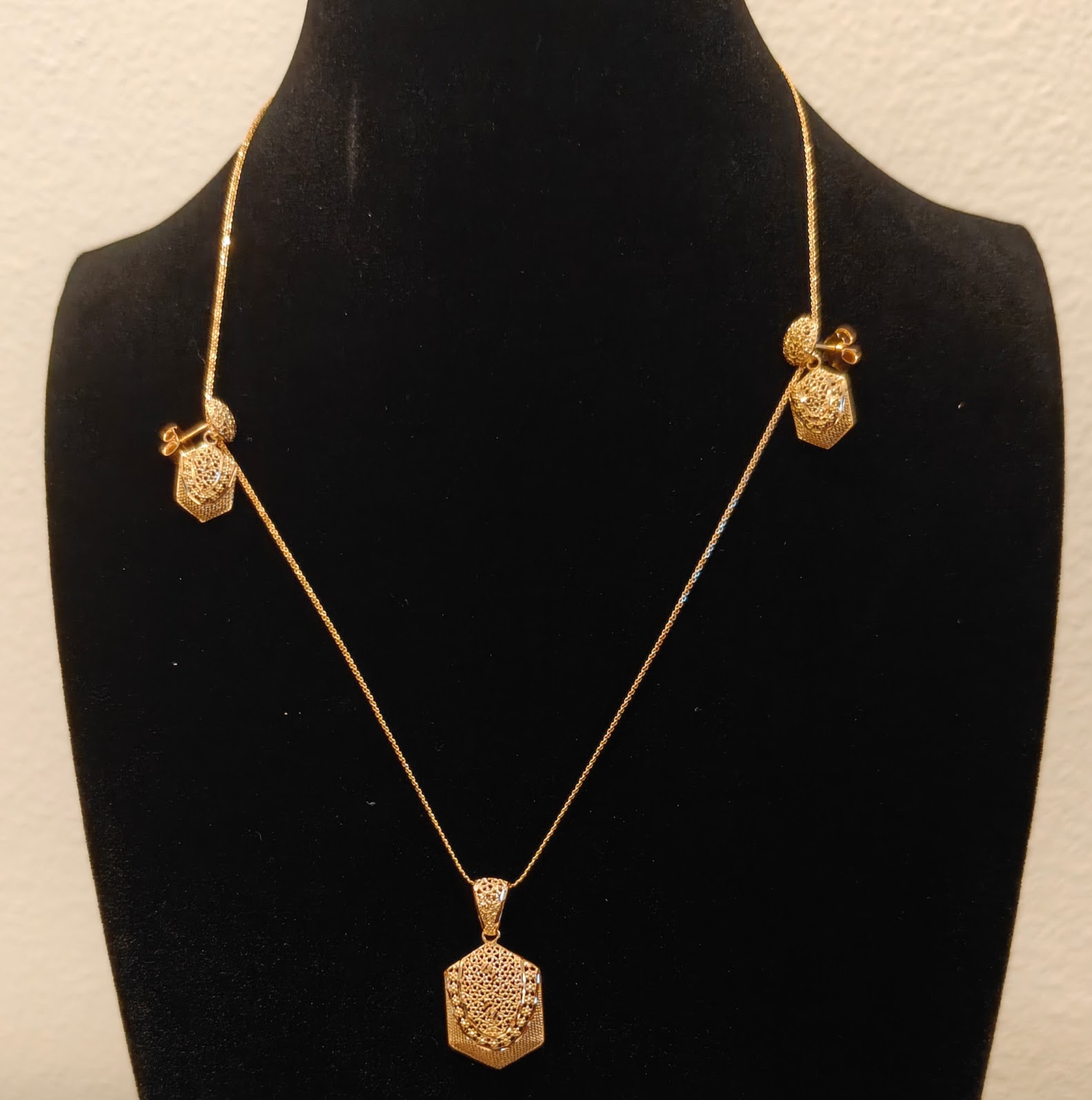 21K Gold Necklace and Earrings Set