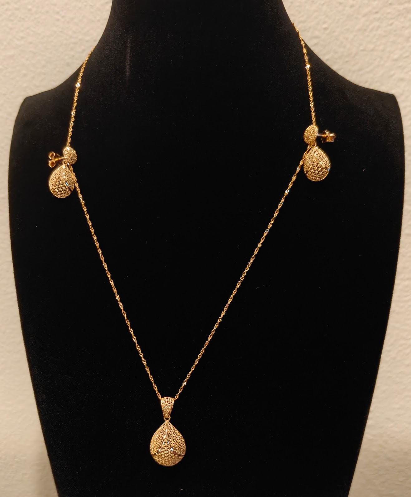 21K Gold Necklace and Earrings Set