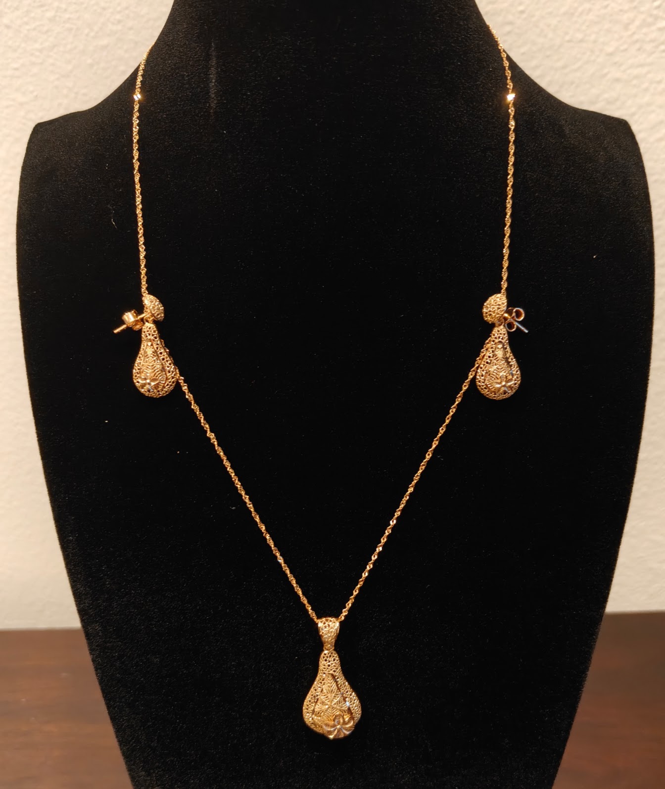 21K Gold Necklace and Earrings Set