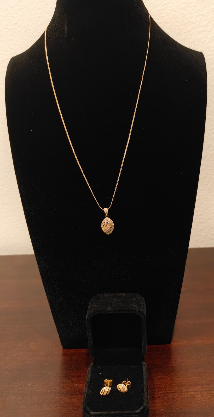 21K Gold Necklace and Earrings Set