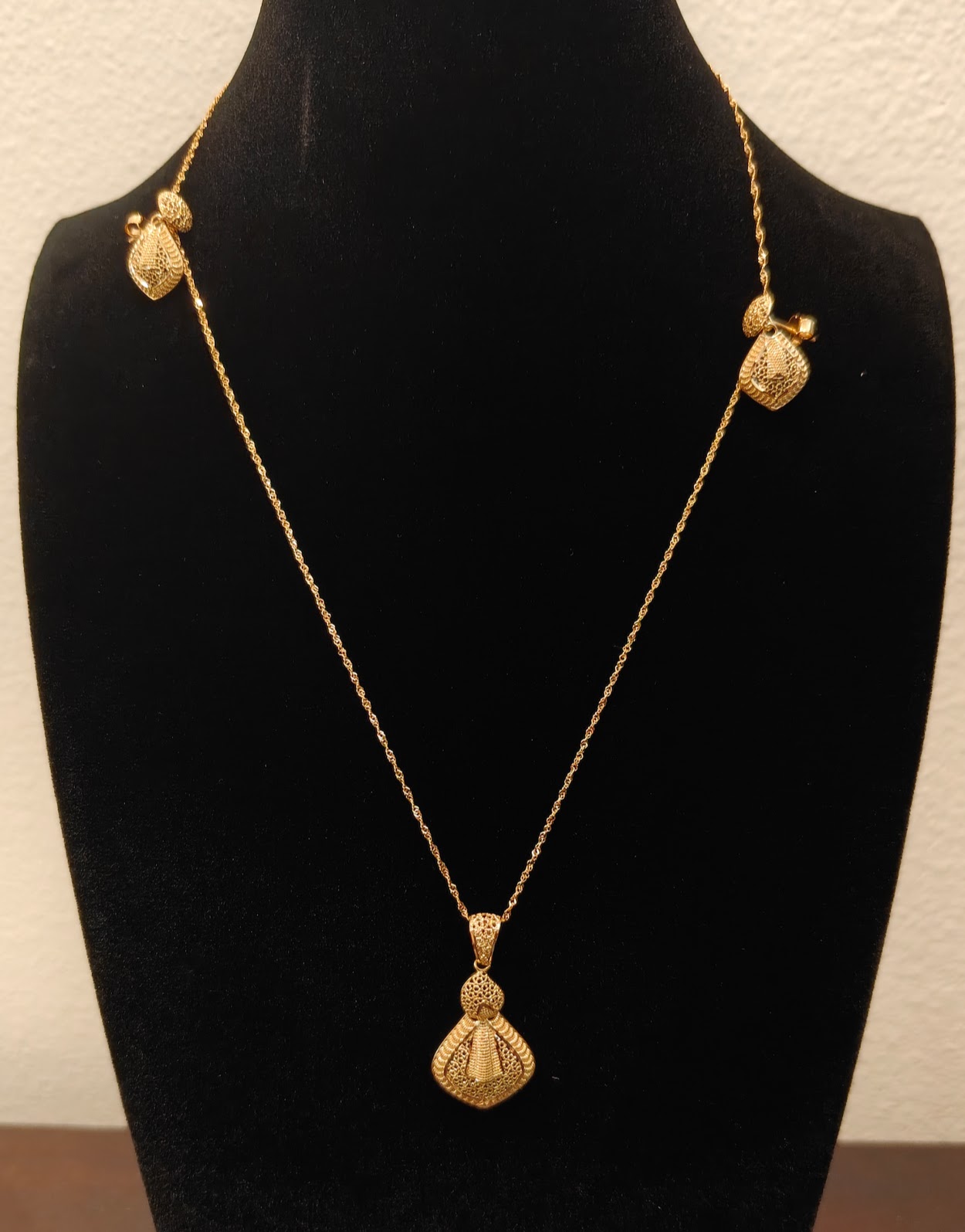 21K Gold Necklace and Earrings Set
