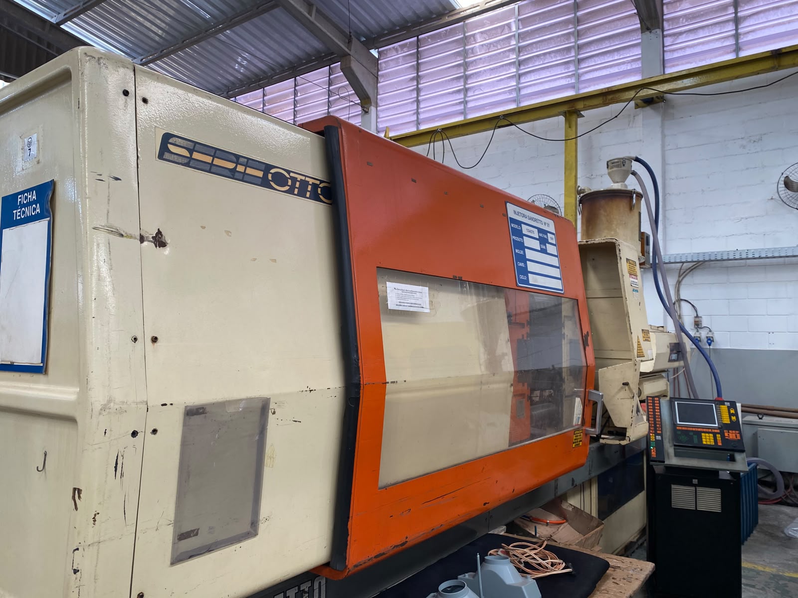 Injetora de Plástico Sandretto 270T